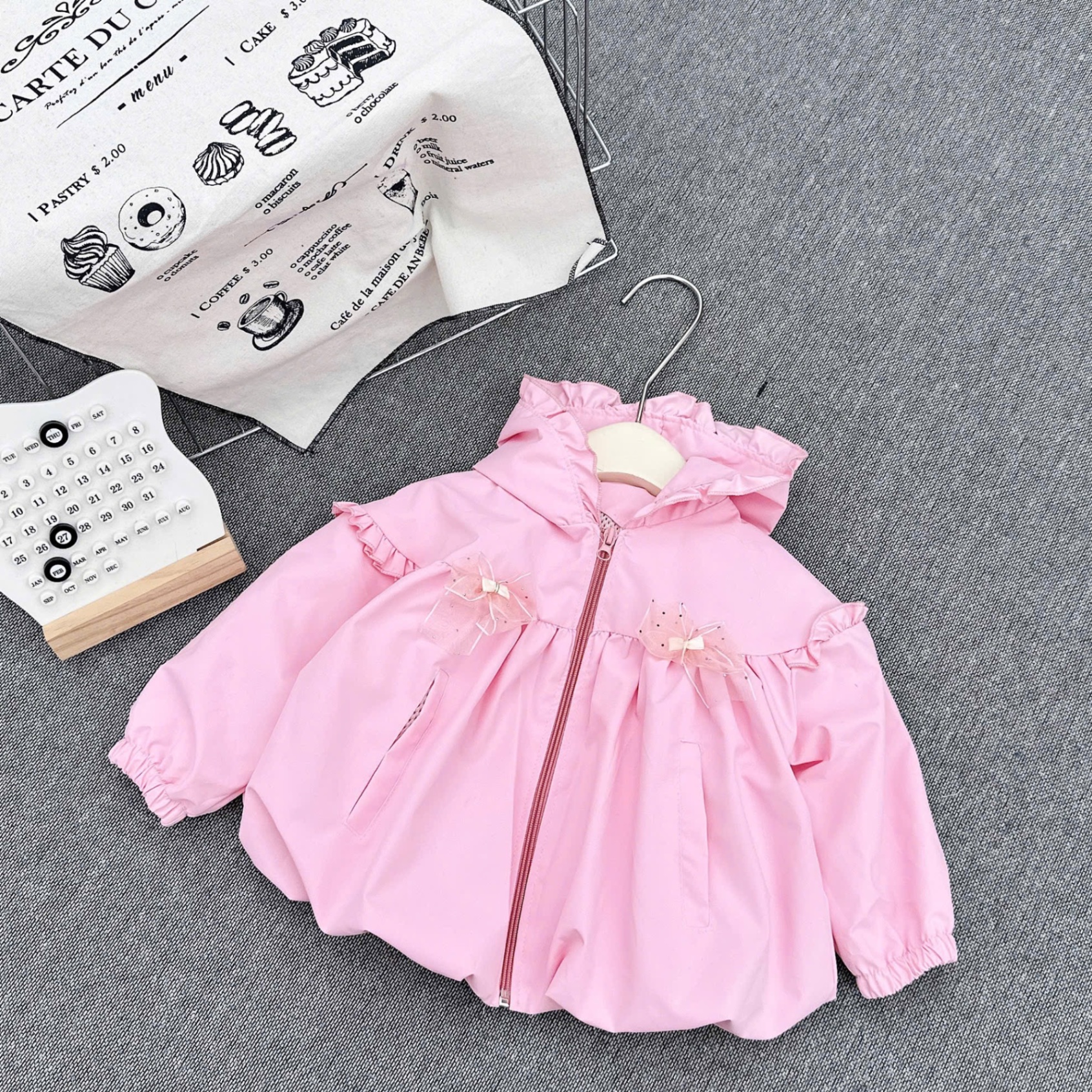 Áo gió mũ liền bé gái