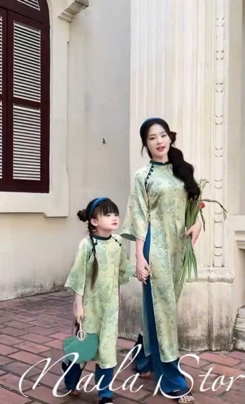 Qt Áo gài gấm lụa kèm bờm bé gái