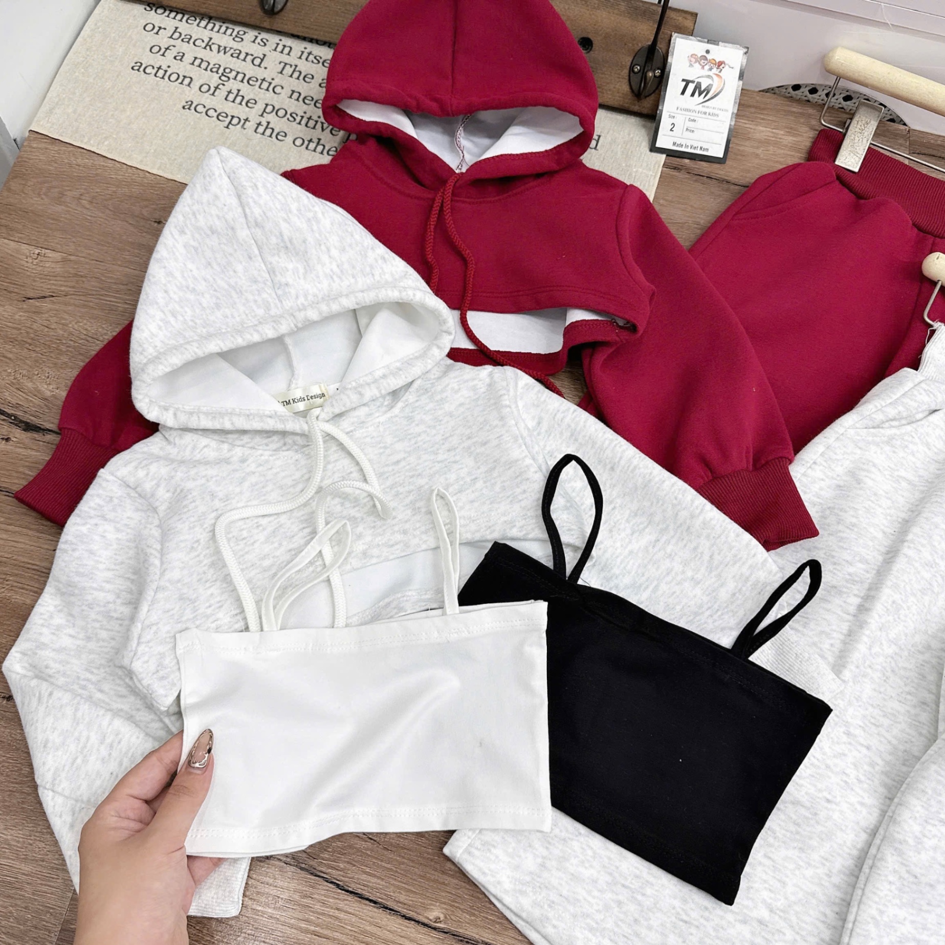 Sét 3 chi tiết croptop mic quần ống xuông bé gái