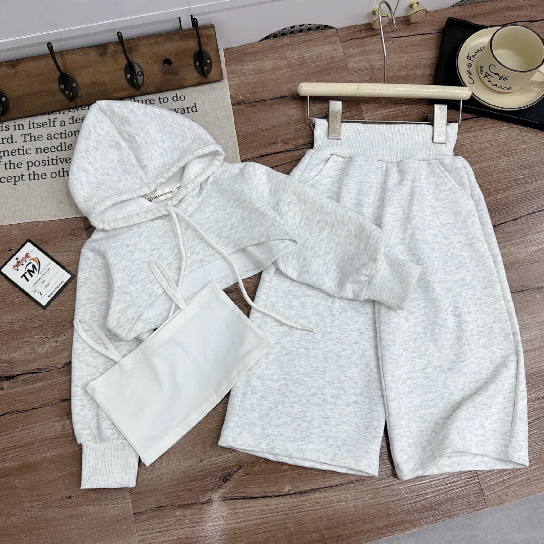 Sét 3 chi tiết croptop mic quần ống xuông bé gái