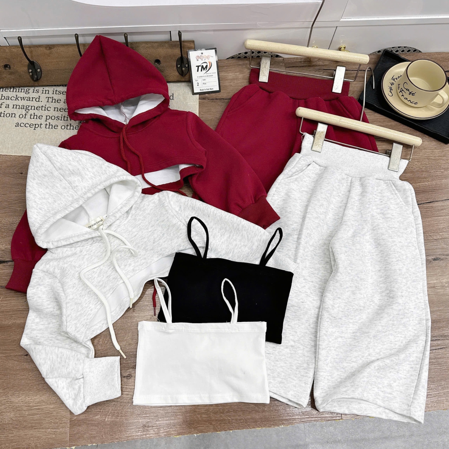 Sét 3 chi tiết croptop mic quần ống xuông bé gái