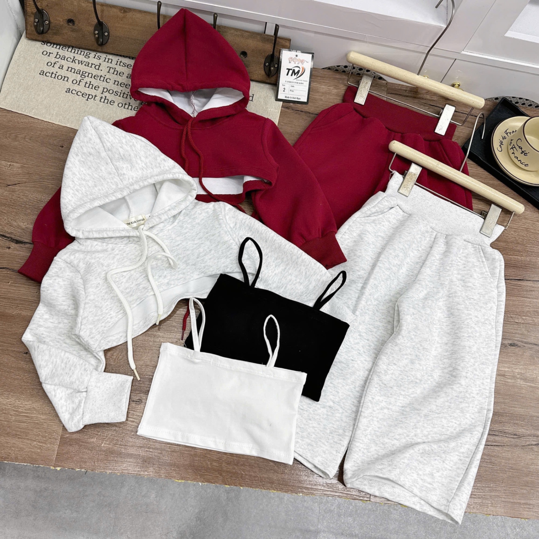 Sét 3 chi tiết croptop mic quần ống xuông bé gái