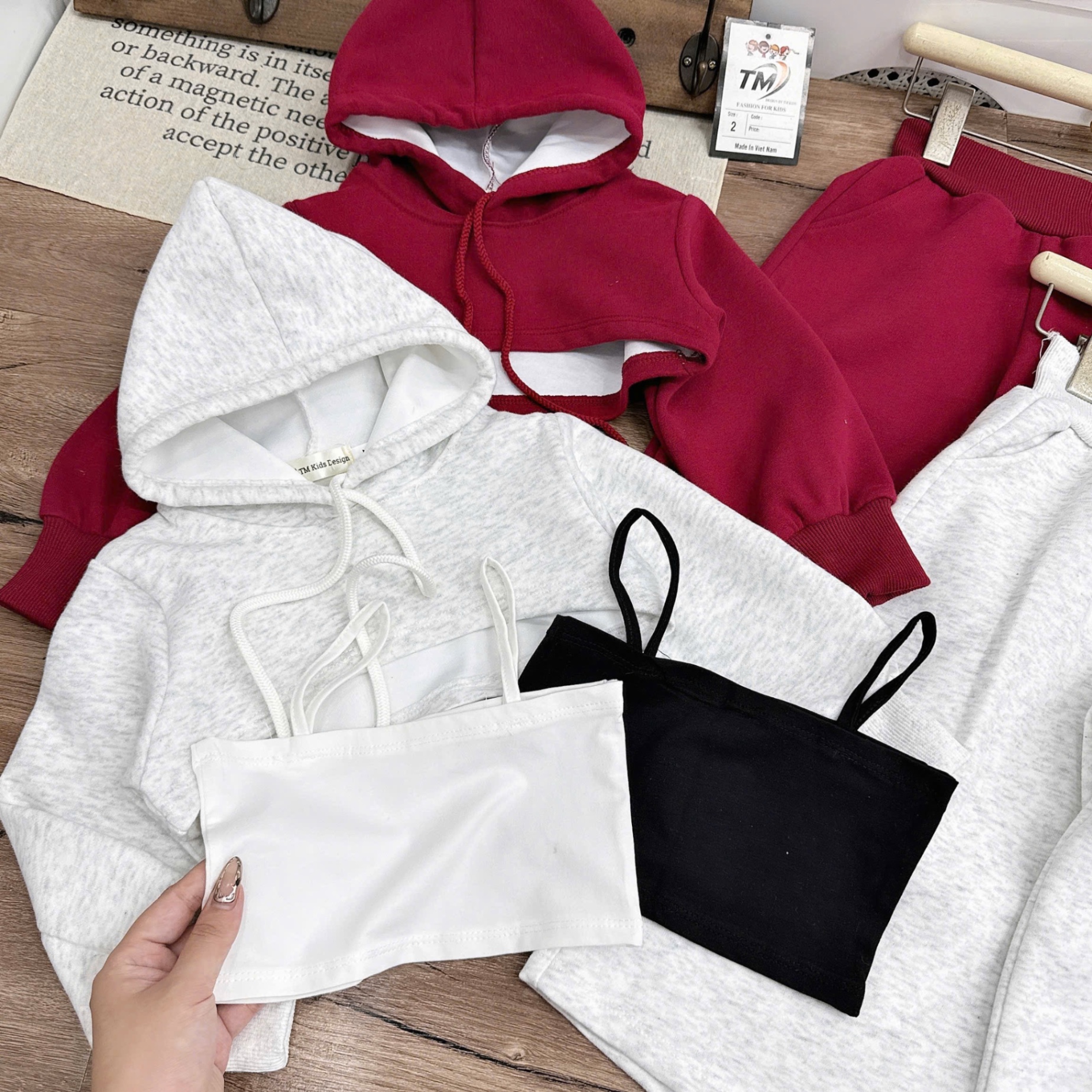 Sét 3 chi tiết croptop mic quần ống xuông bé gái