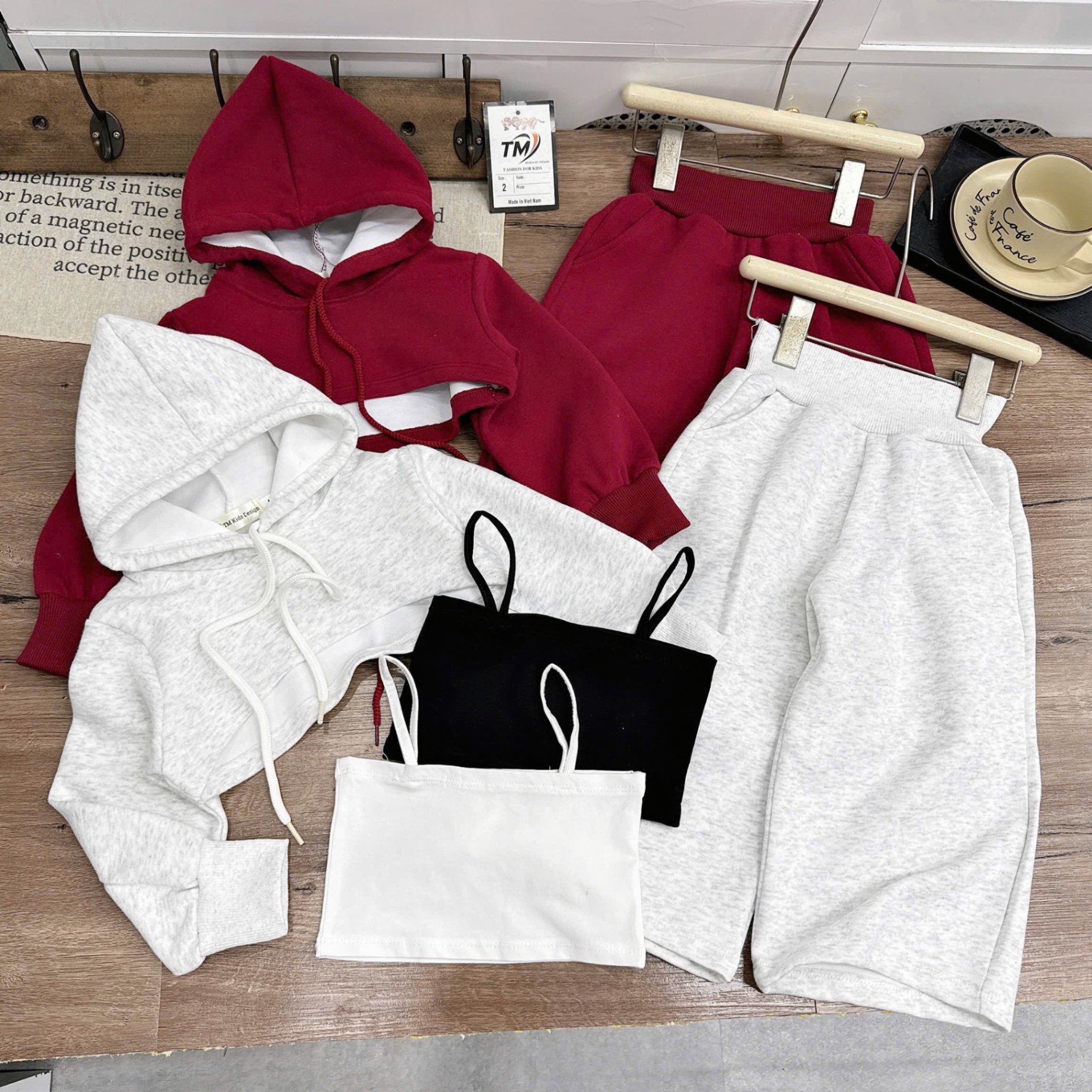 Sét 3 chi tiết croptop mic quần ống xuông bé gái