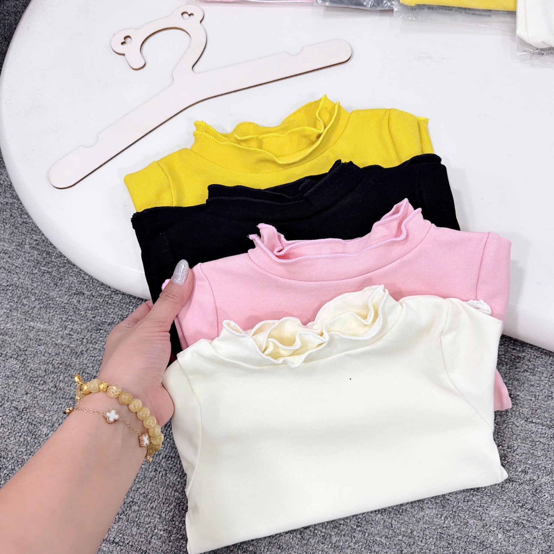 Sét 2 áo zip cổ bèo mềm bé gái