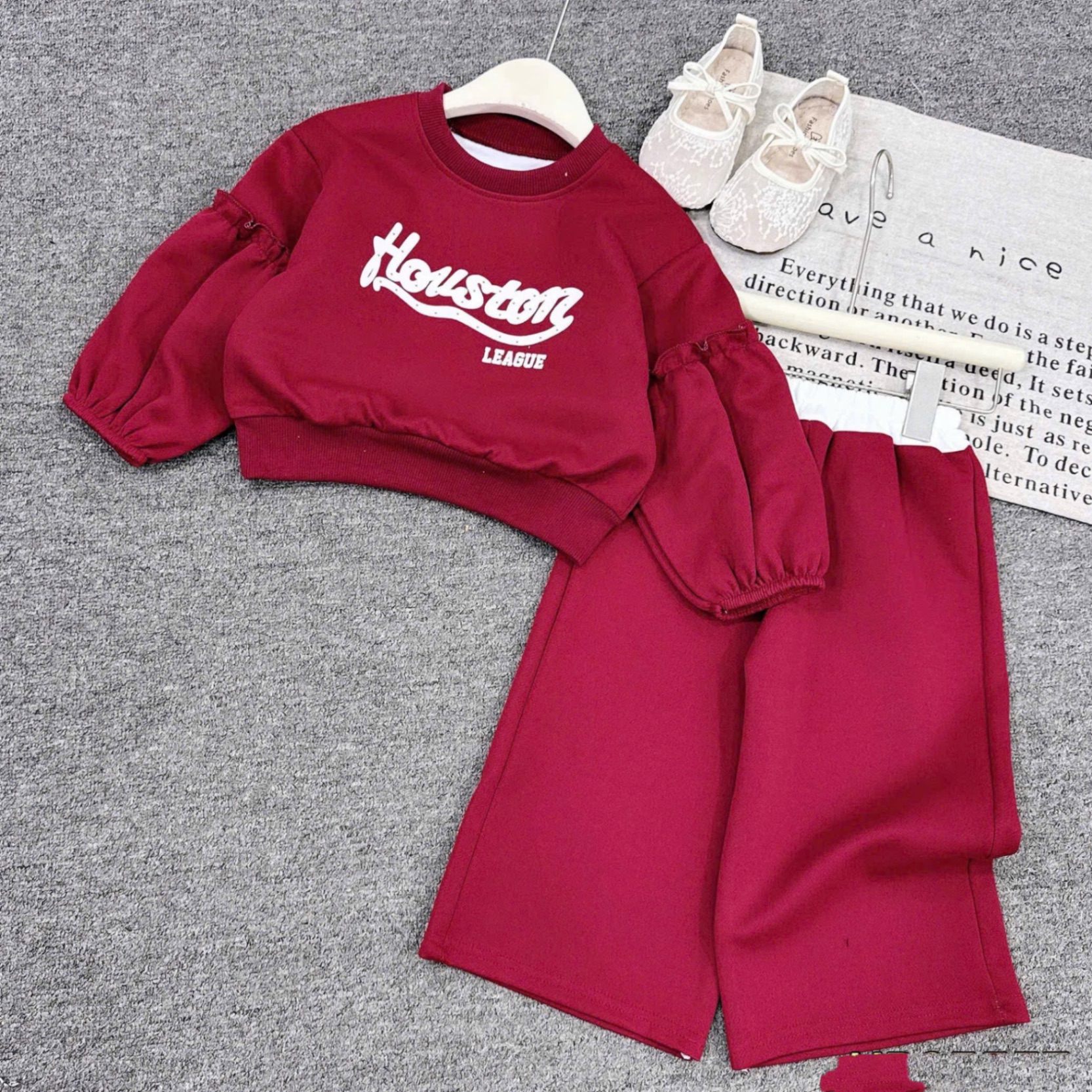 Sét bộ nỉ hoston đỏ tay bồng bé gái