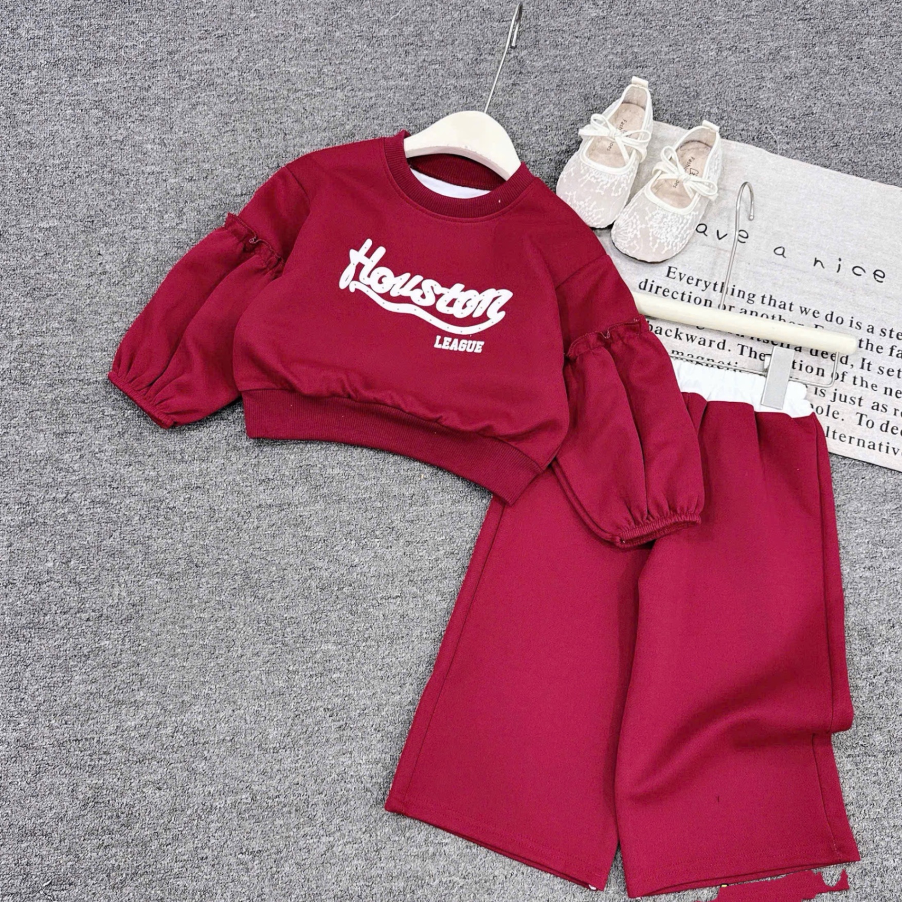 Sét bộ nỉ hoston đỏ tay bồng bé gái