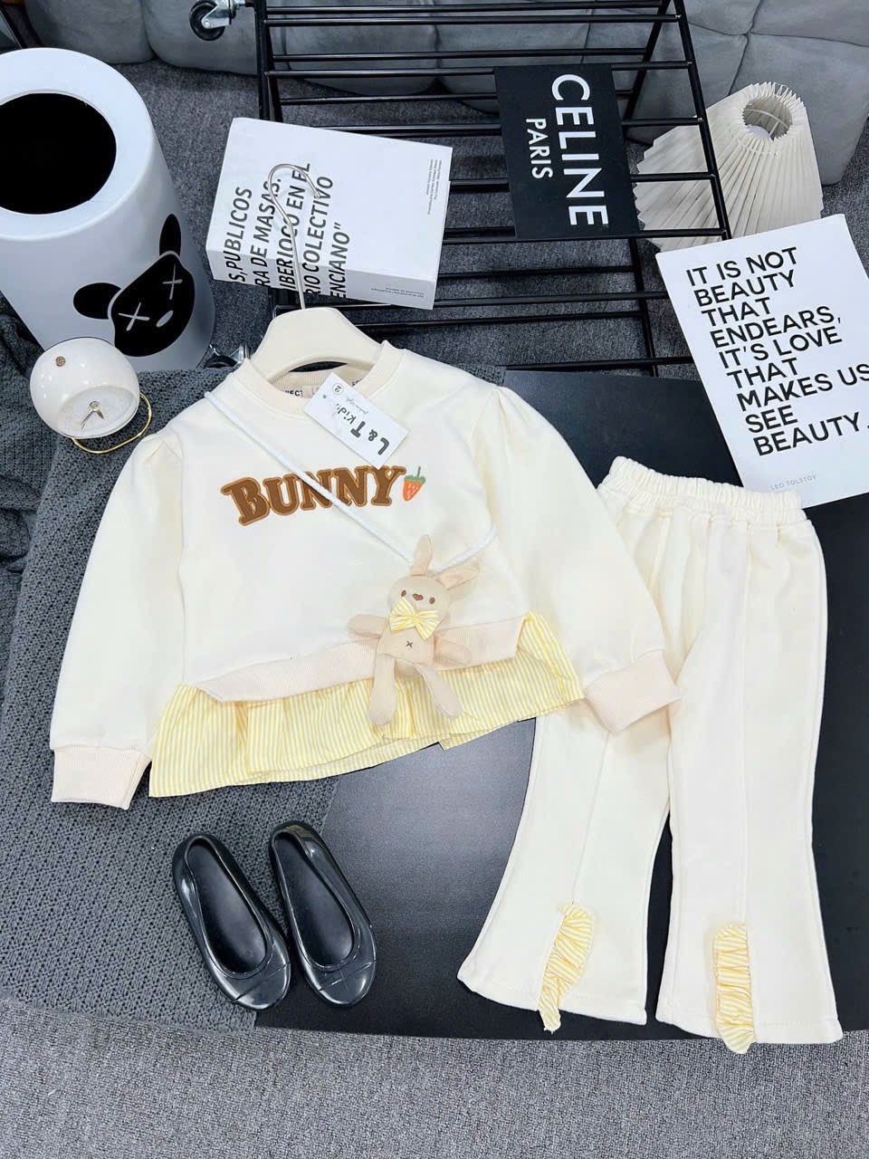 Sét bộ nỉ Bunny quần loe kèm thỏ đeo bé gái