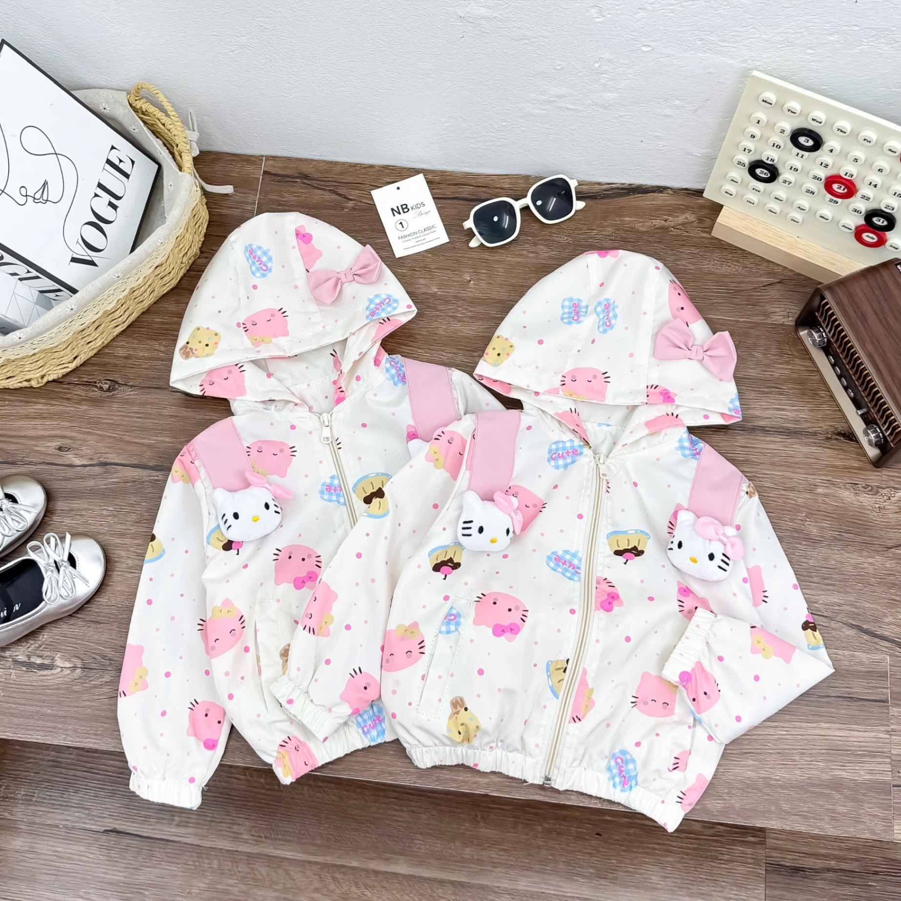 Áo gió kitty bé gái