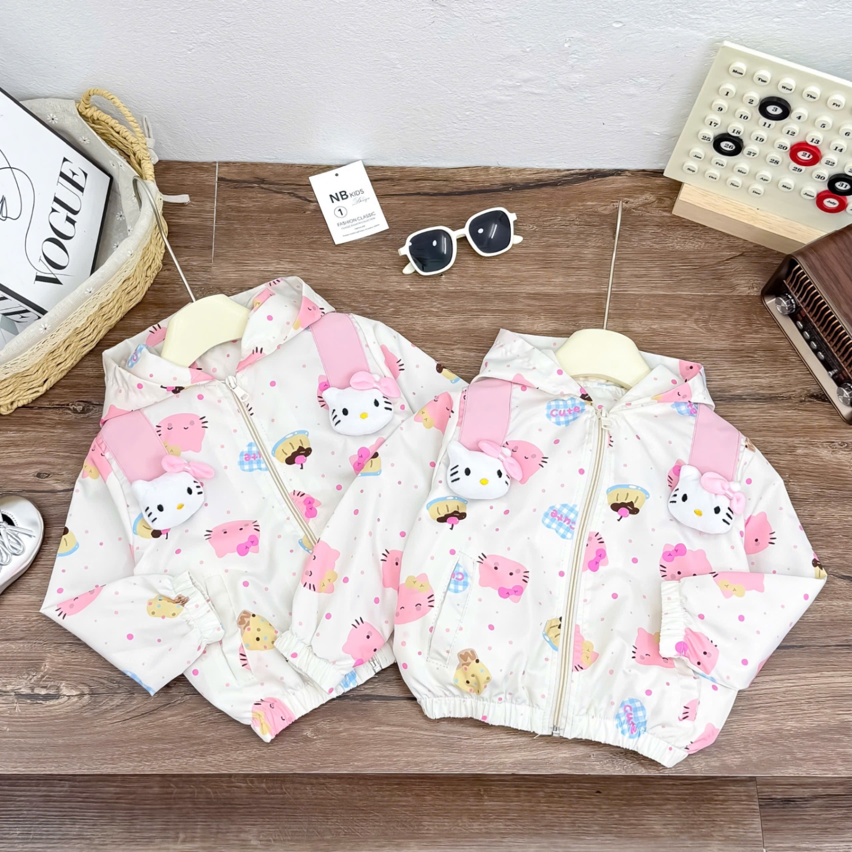 Áo gió kitty bé gái