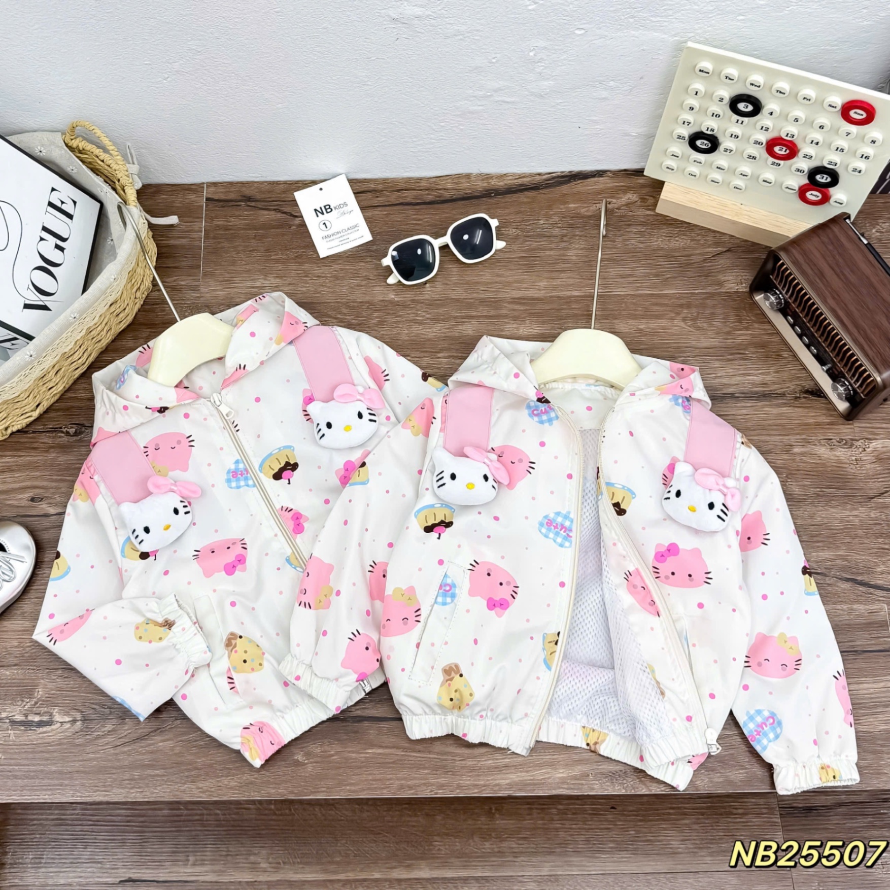 Áo gió kitty bé gái