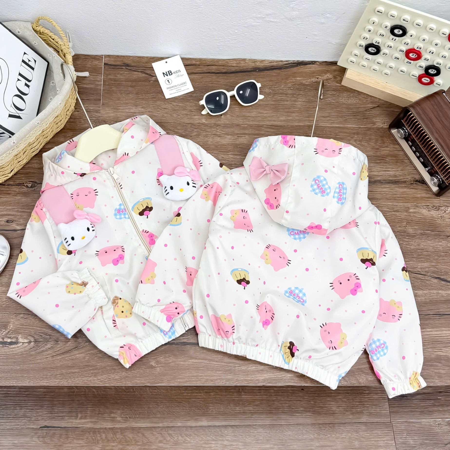 Áo gió kitty bé gái