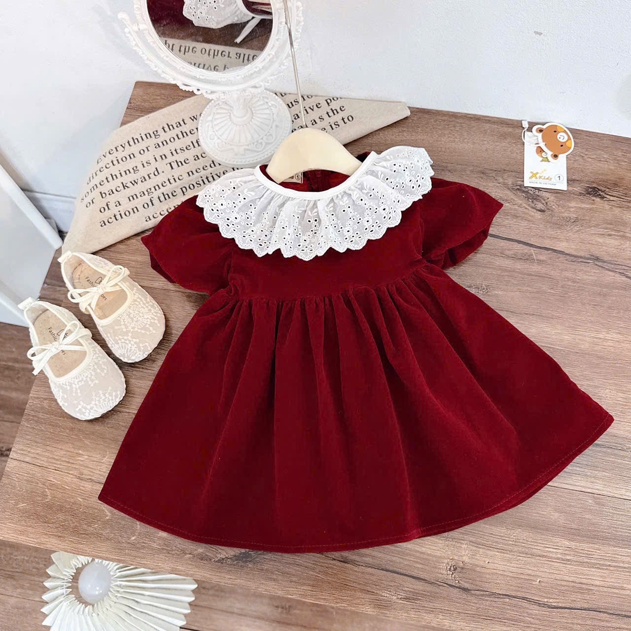 Sét váy nhung babydoll cổ ren bé gái
