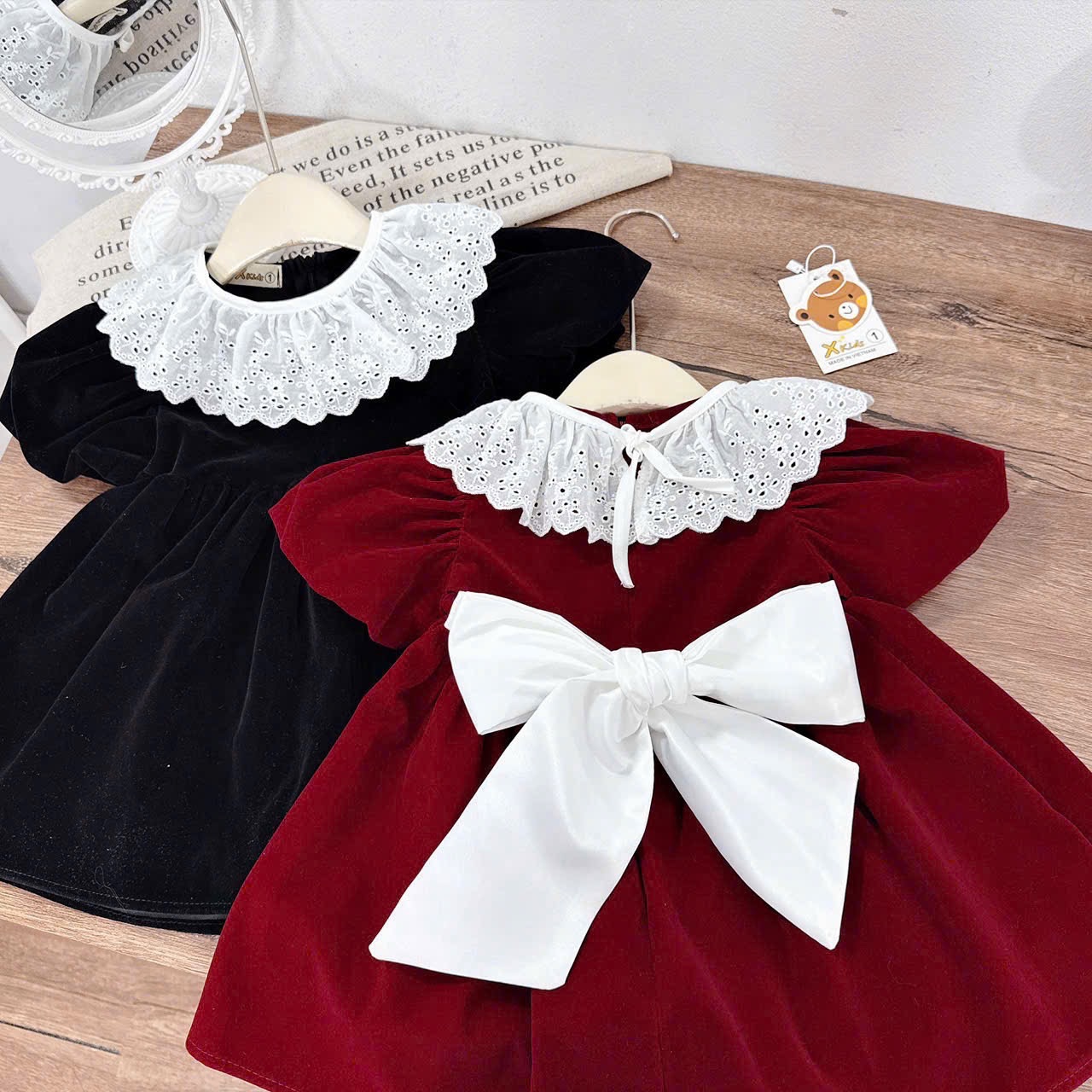 Sét váy nhung babydoll cổ ren bé gái