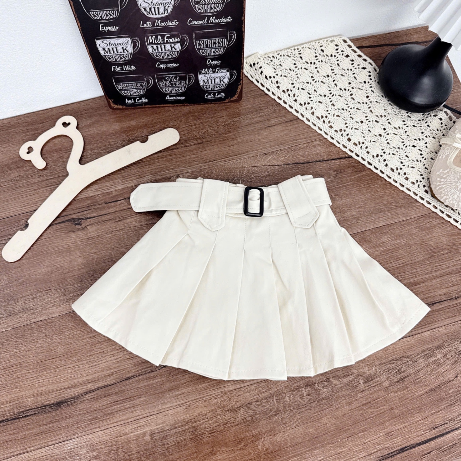 Chân váy da xếp ly kèm đai cho bé