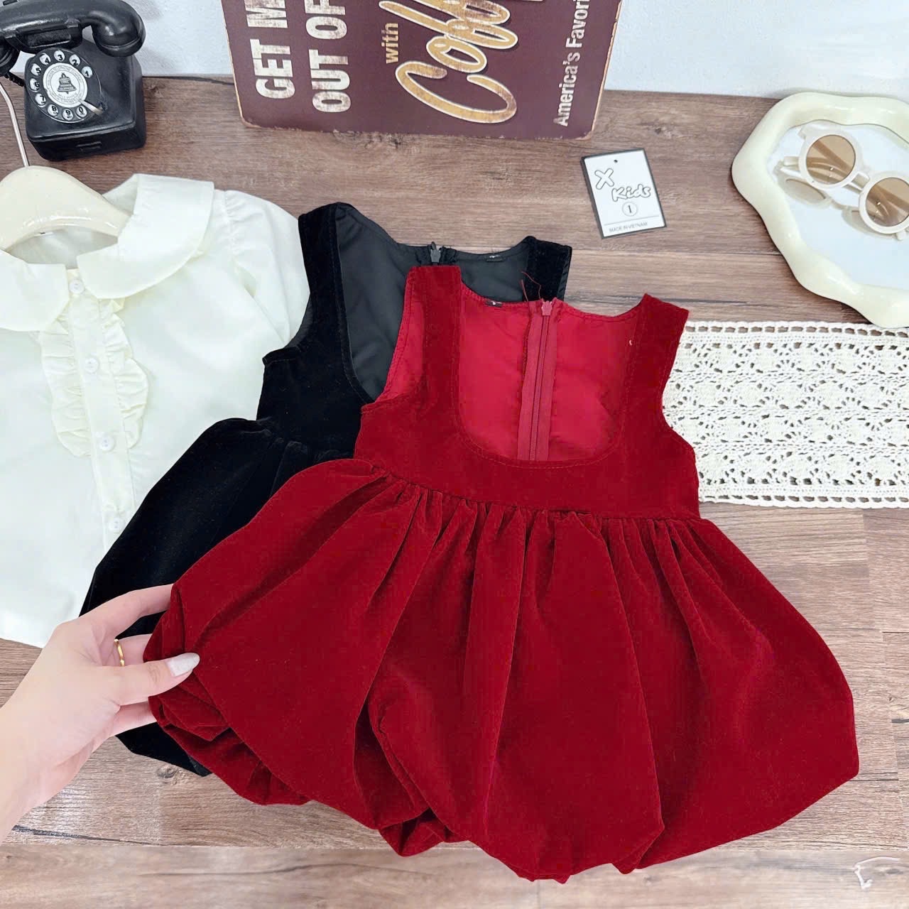 Sét váy nhung bồng kèm áo sơ mi bé gái