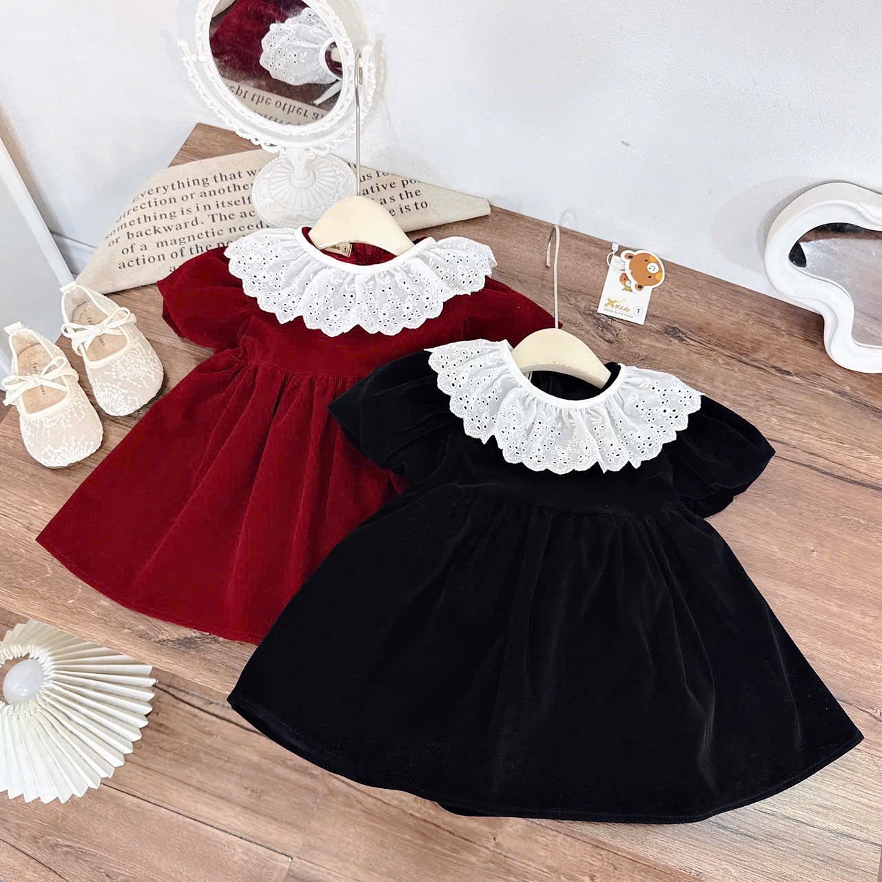 Sét váy nhung babydoll cổ ren bé gái