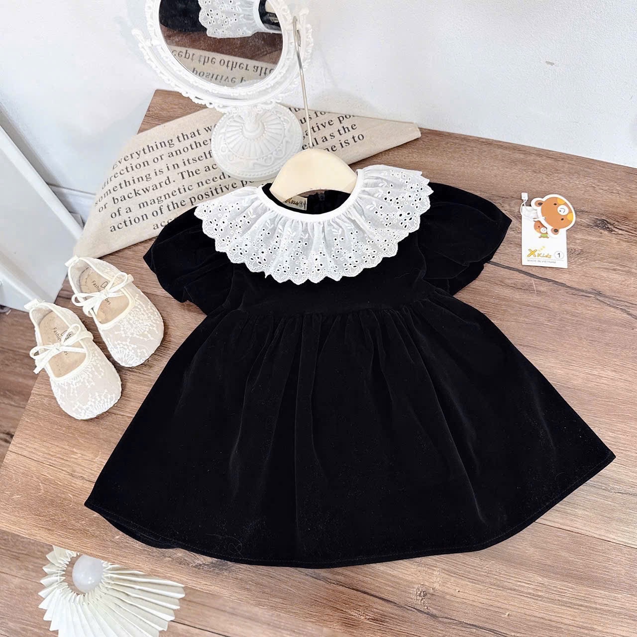 Sét váy nhung babydoll cổ ren bé gái