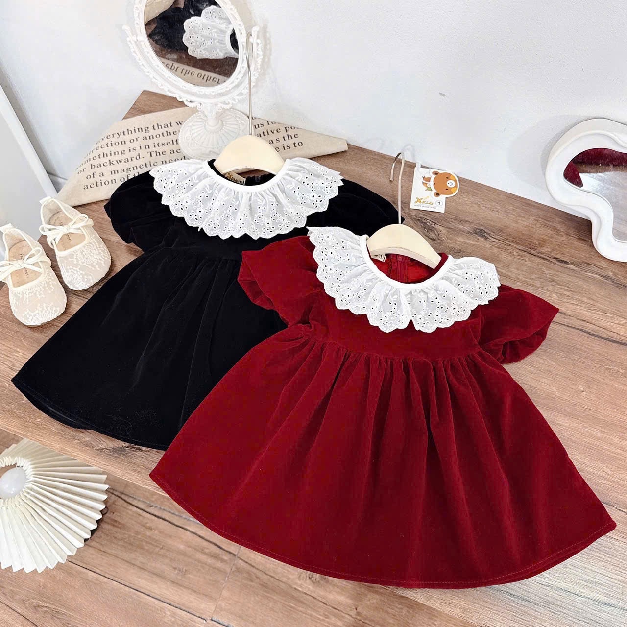 Sét váy nhung babydoll cổ ren bé gái