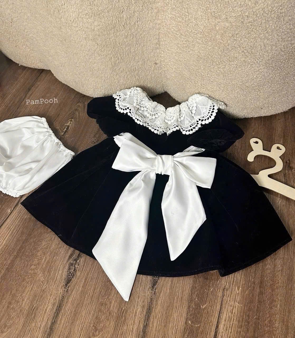 Sét váy nhung babydoll cổ ren bé gái