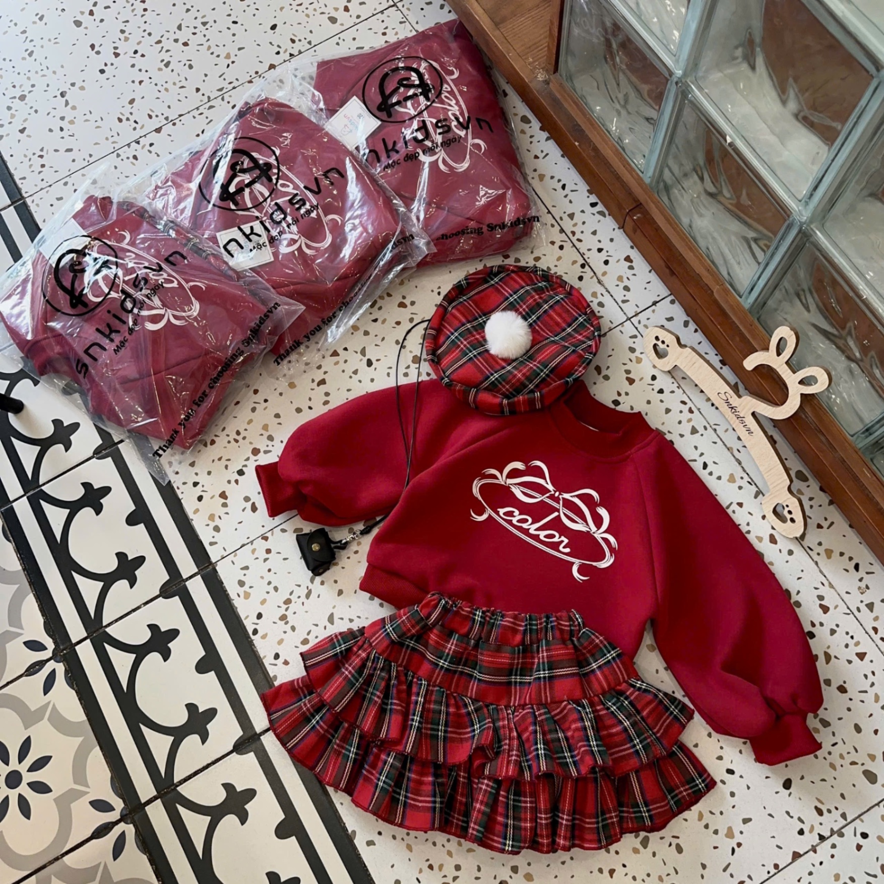 Sét bộ nỉ đỏ cv caro sn bé gái