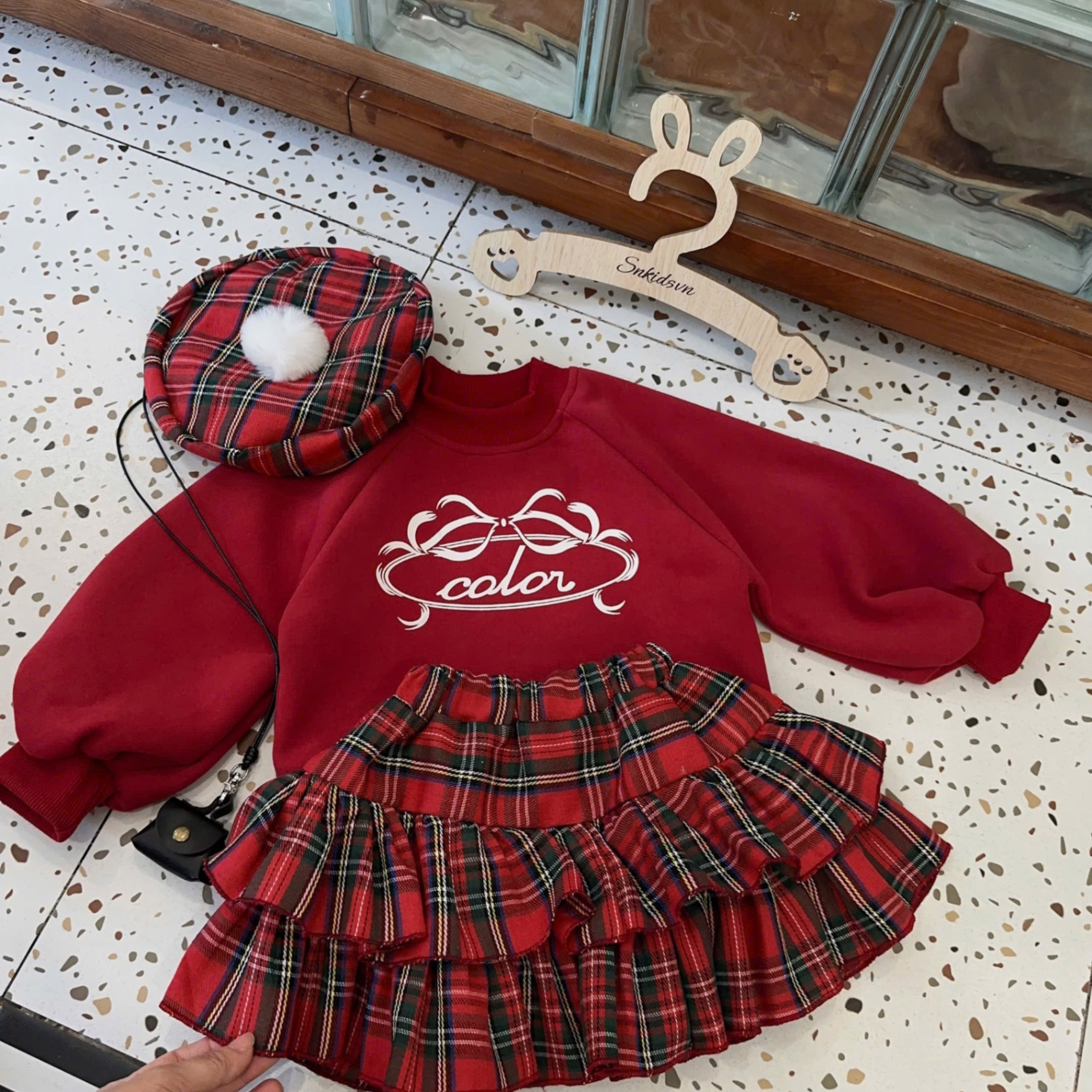 Sét bộ nỉ đỏ cv caro sn bé gái