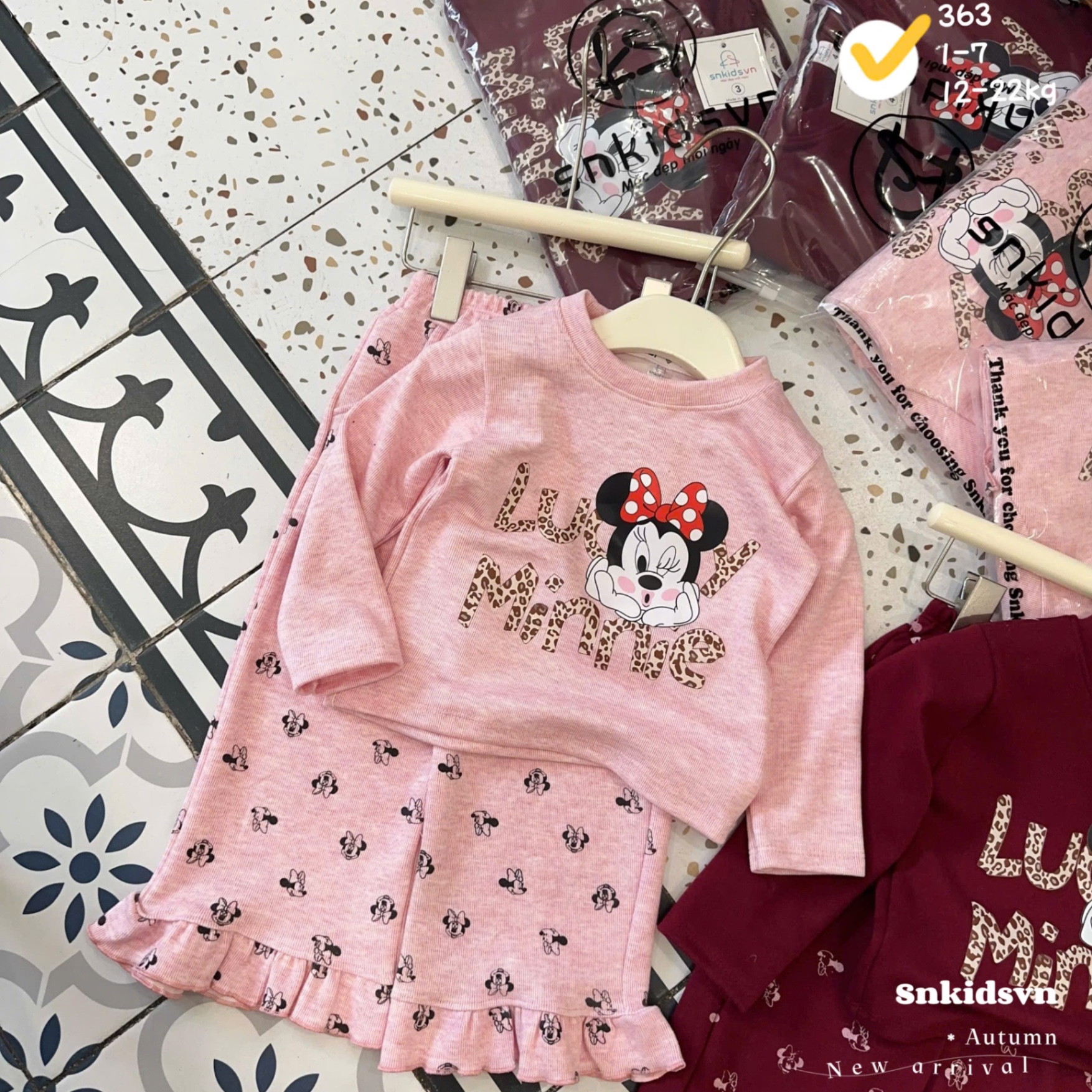 Sét micky chữ đốm quần dài cho bé gái