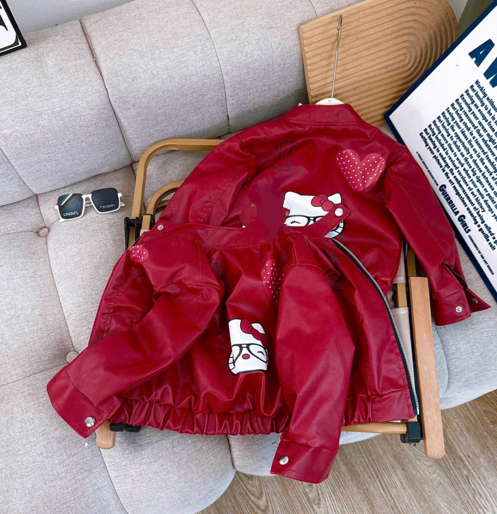 Áo da đỏ kitty bé gái