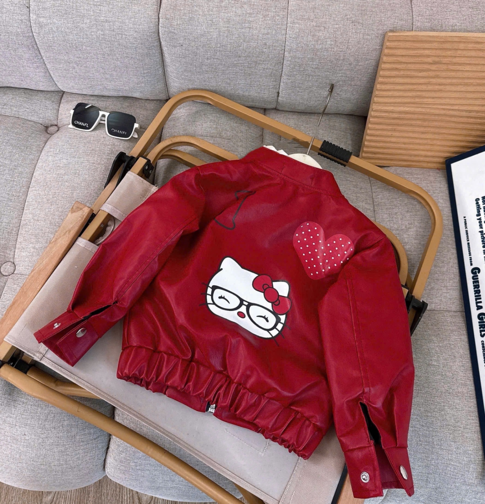 Áo da đỏ kitty bé gái