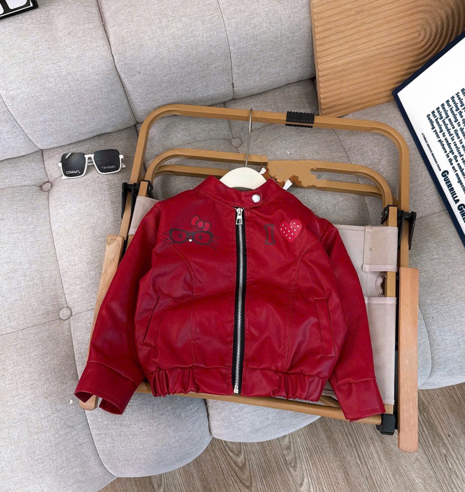 Áo da đỏ kitty bé gái