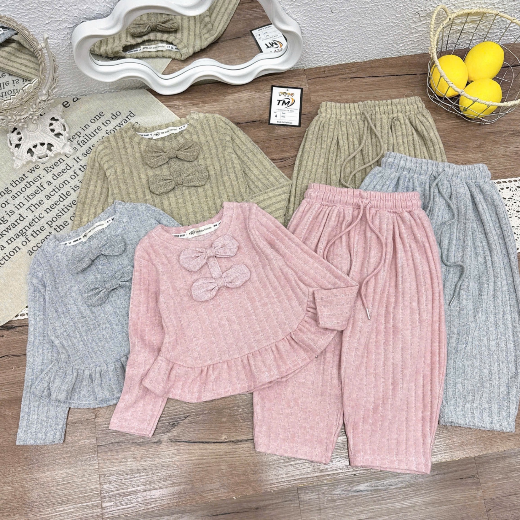 Sét bộ len tăm tm bé gái