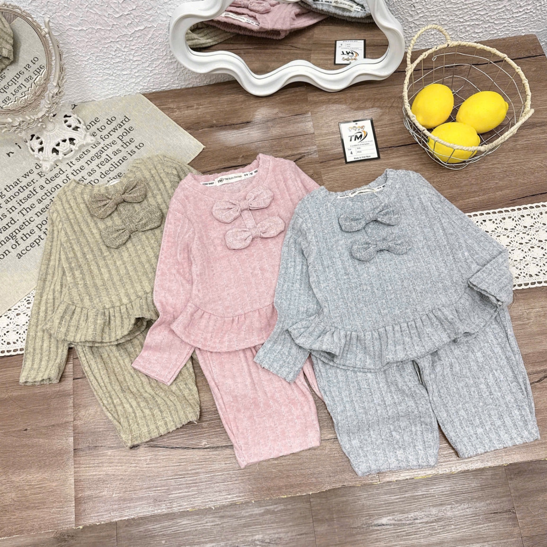 Sét bộ len tăm tm bé gái