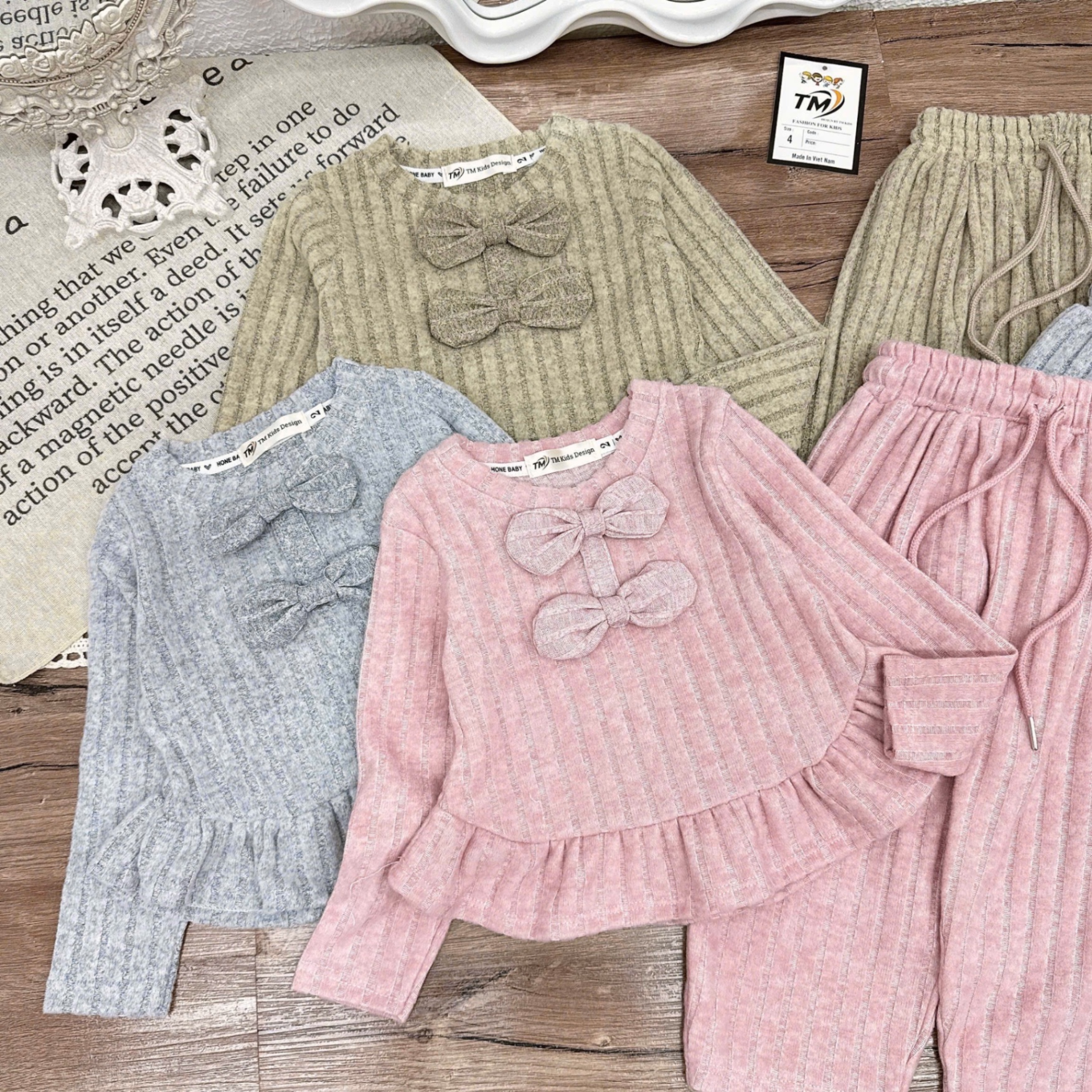 Sét bộ len tăm tm bé gái