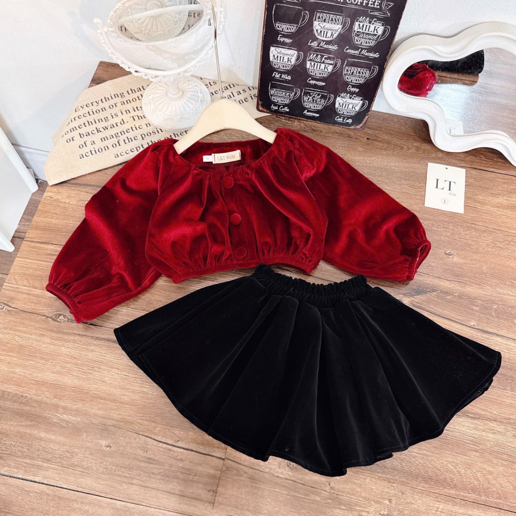 Sét áo croptop nhung đỏ cv bé gái