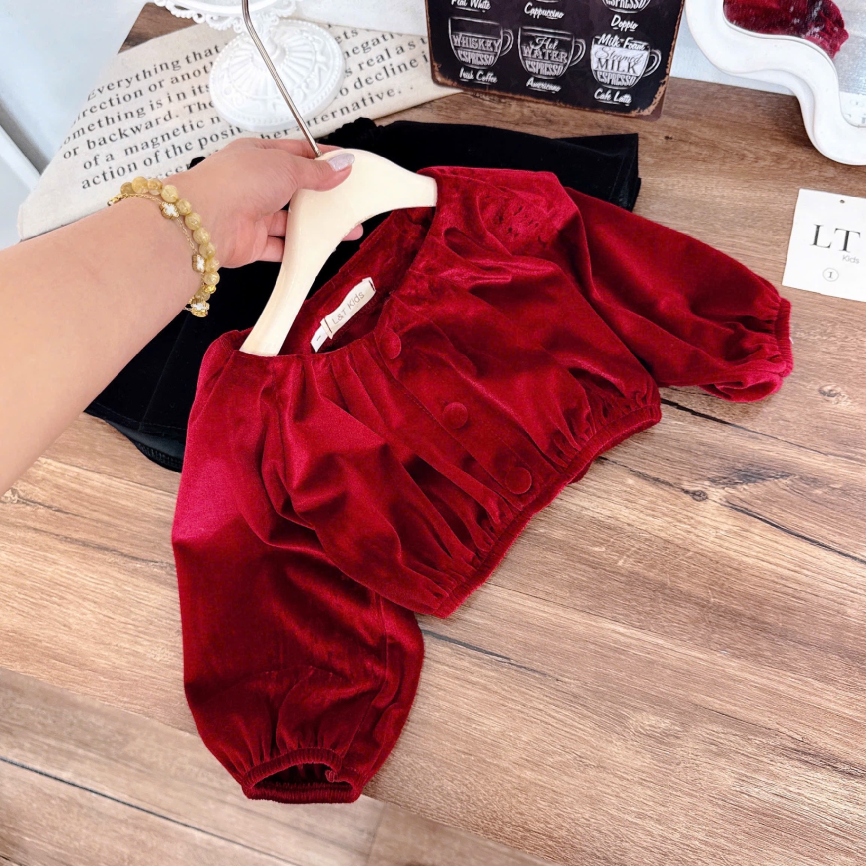 Sét áo croptop nhung đỏ cv bé gái