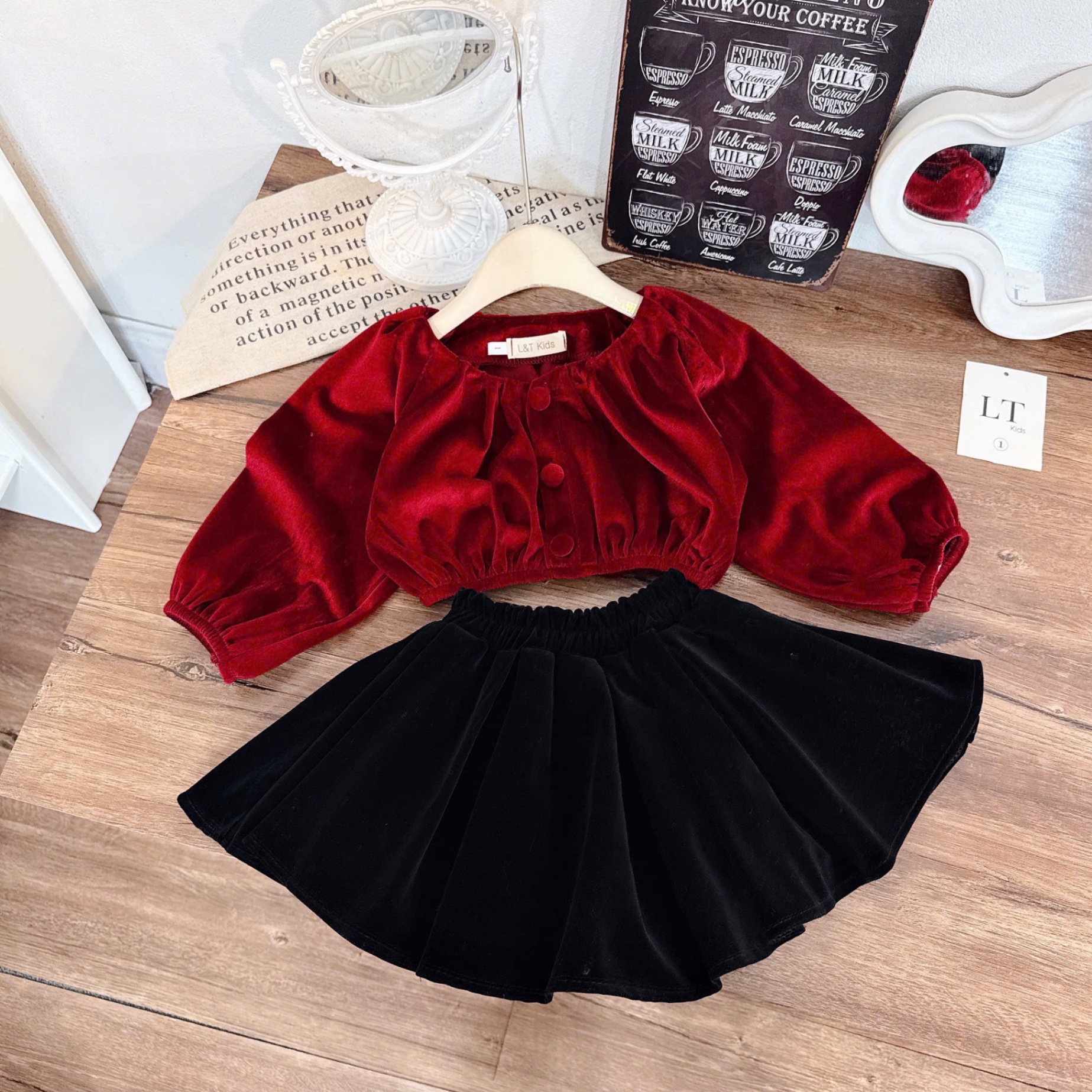 Sét áo croptop nhung đỏ cv bé gái