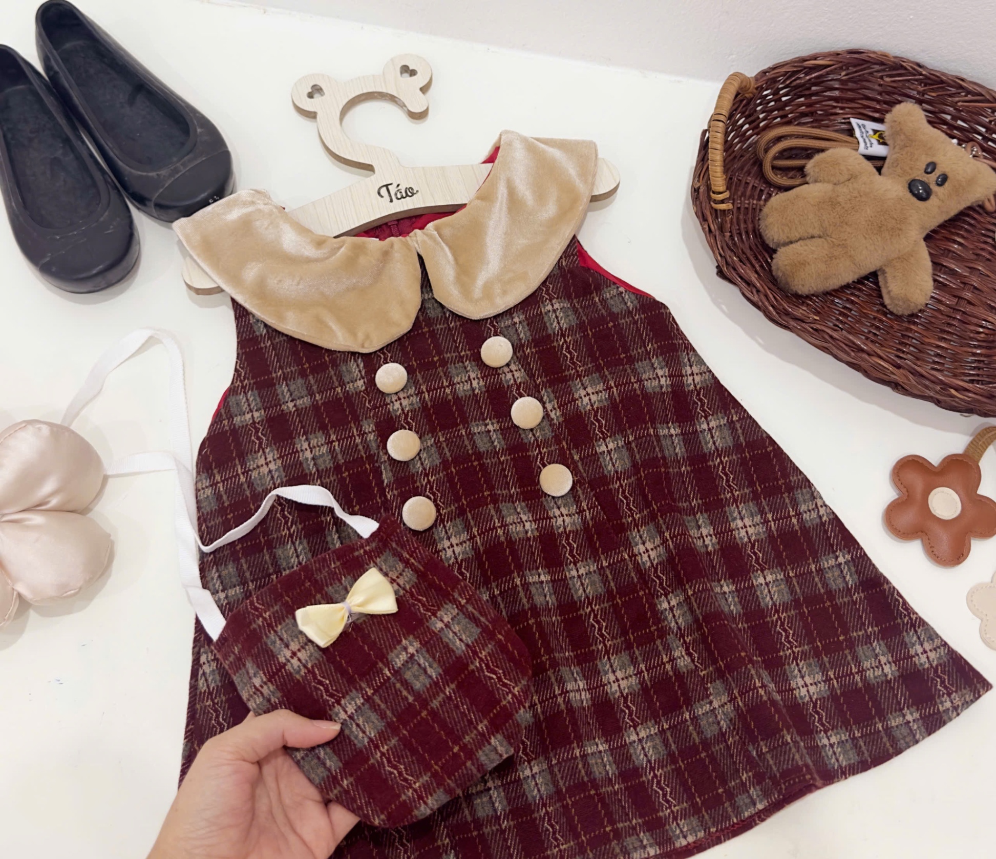 Sét váy caro đỏ kèm túi bé gái