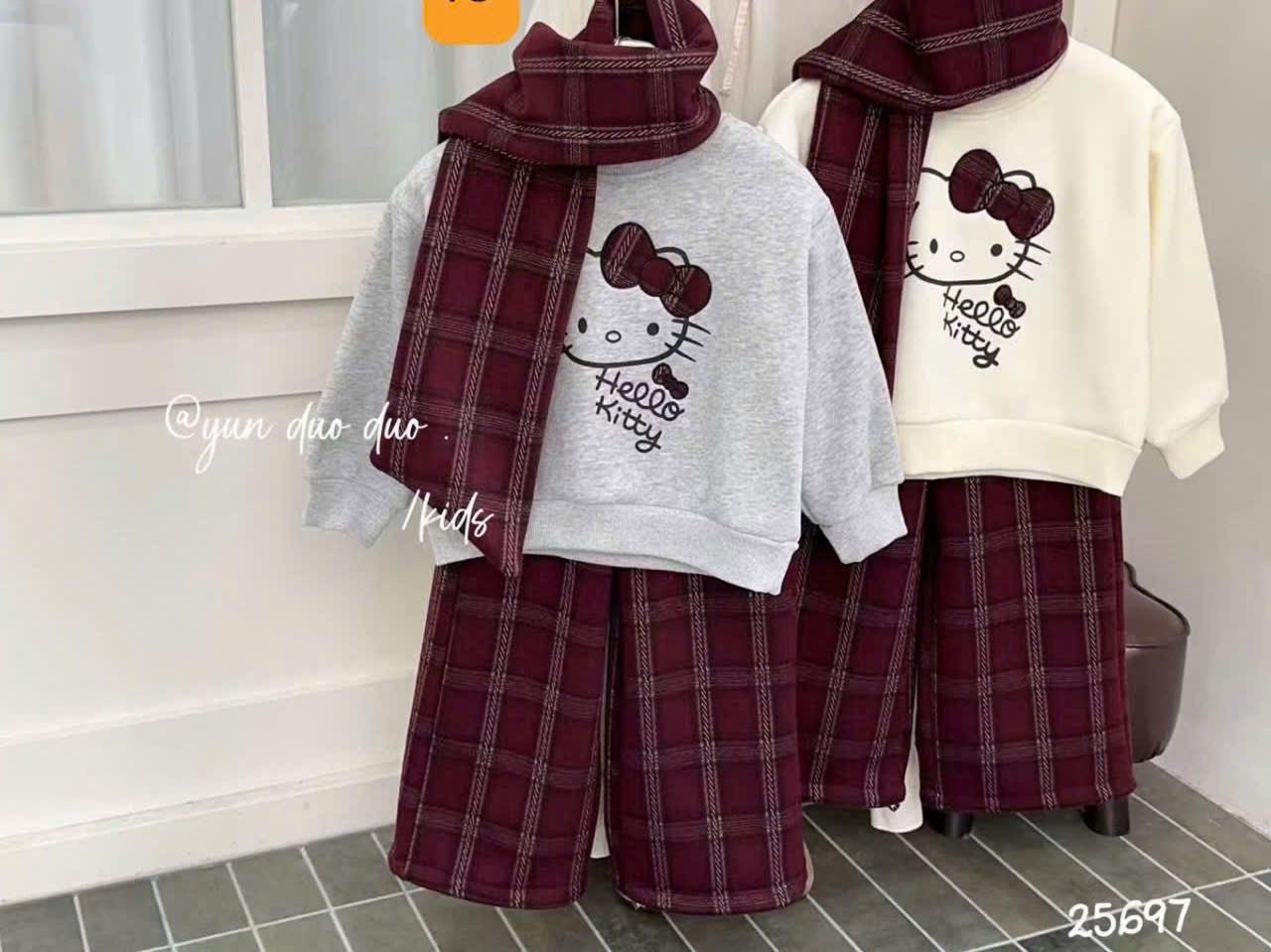 Sét bộ áo nỉ kitty kèm khăn quần kẻ xuông bé gái