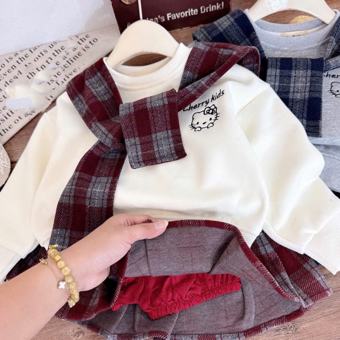 Sét bộ áo nỉ kèm khăn cv caro kẻ bé gái