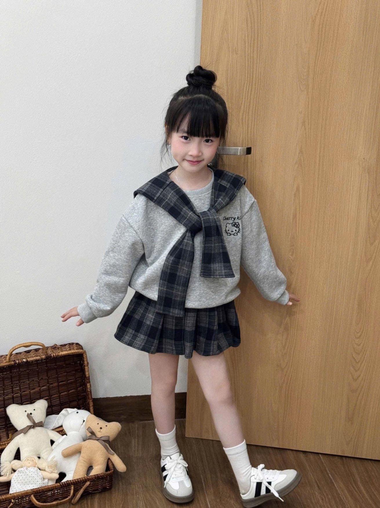 Sét bộ áo nỉ kèm khăn cv caro kẻ bé gái