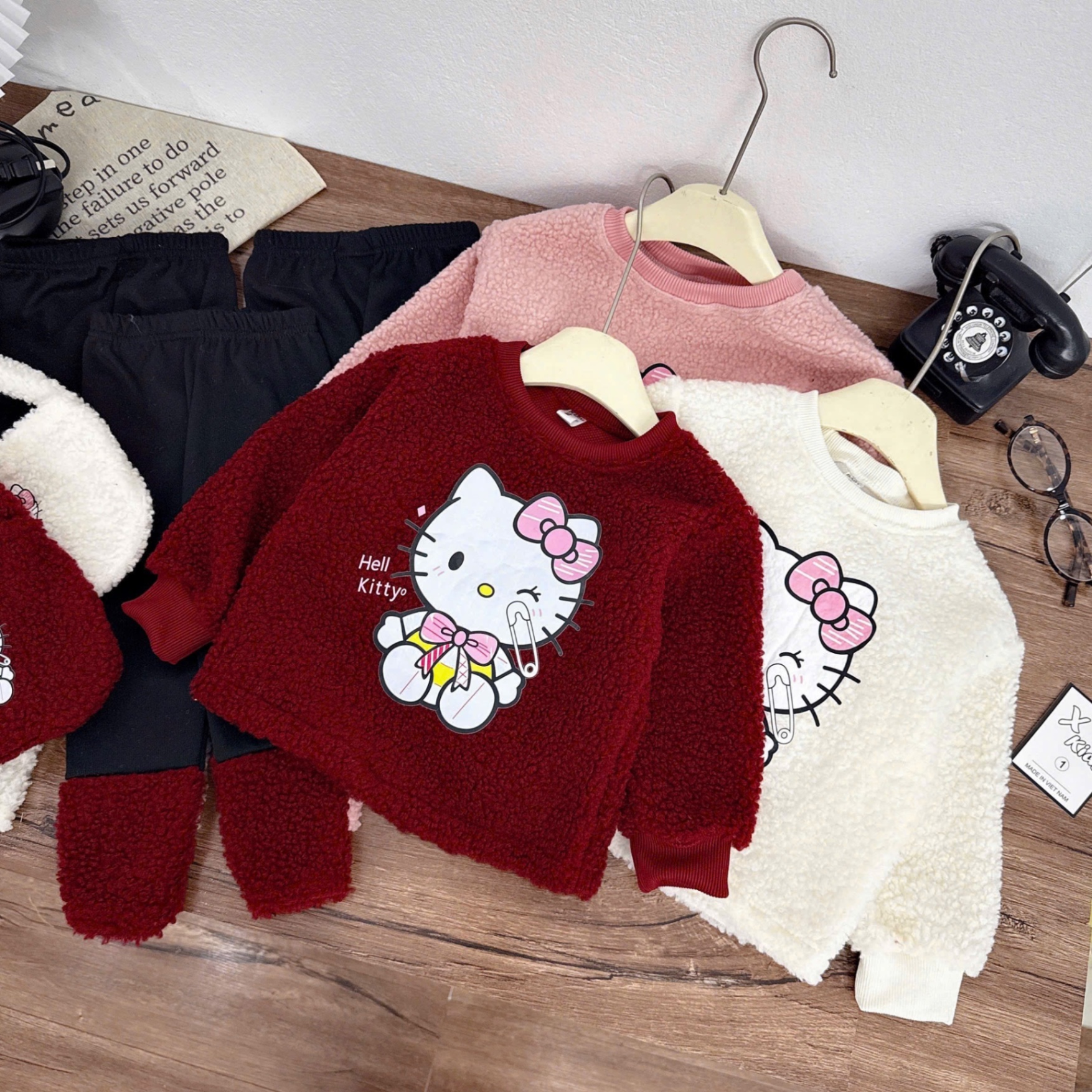 Sét áo lông kitty kèm túi bé gái