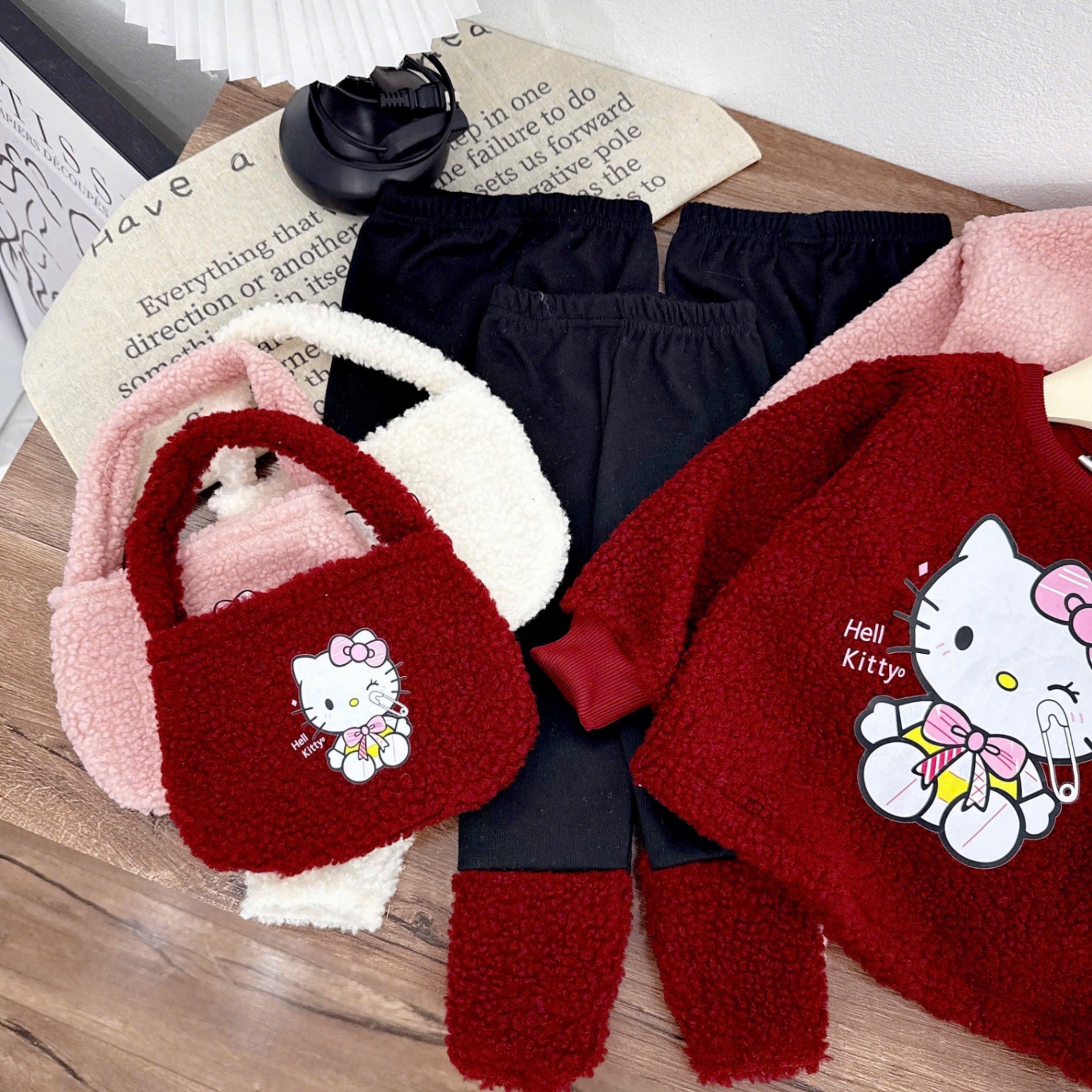 Sét áo lông kitty kèm túi bé gái