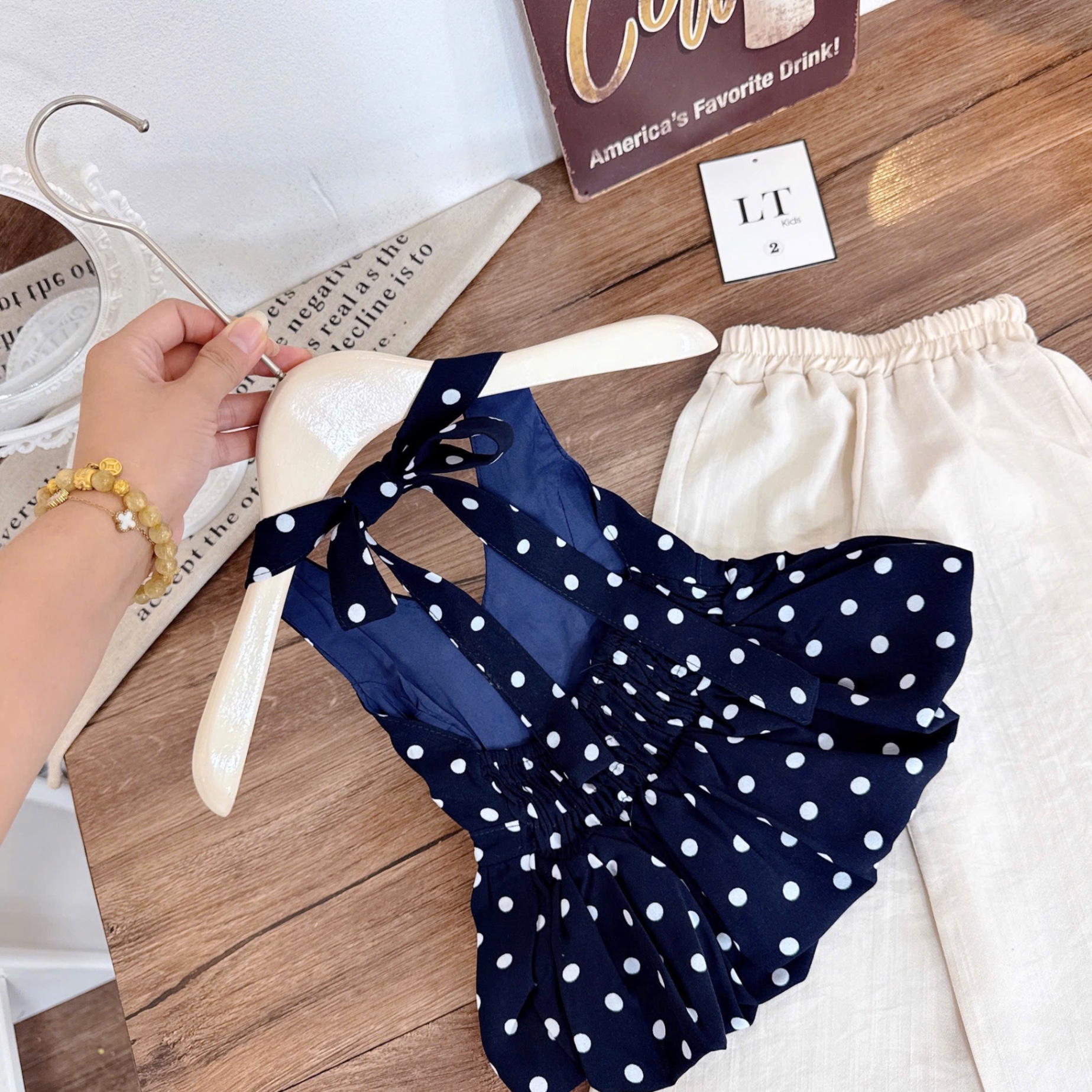 Sét áo chấm bi đen LT quần xuông bé gái