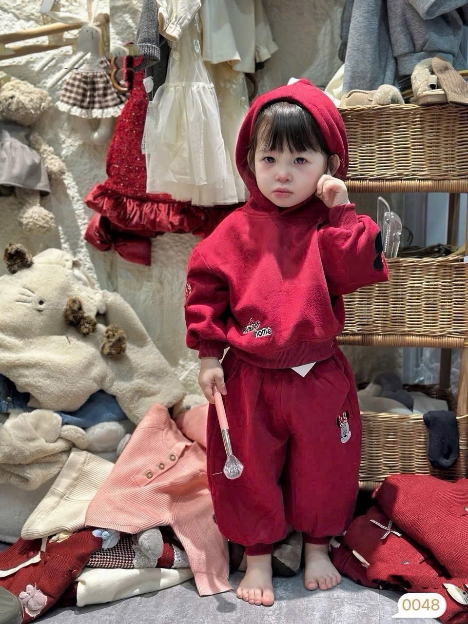 Sét nỉ đỏ hình thêu kèm micky cài rời cho bé