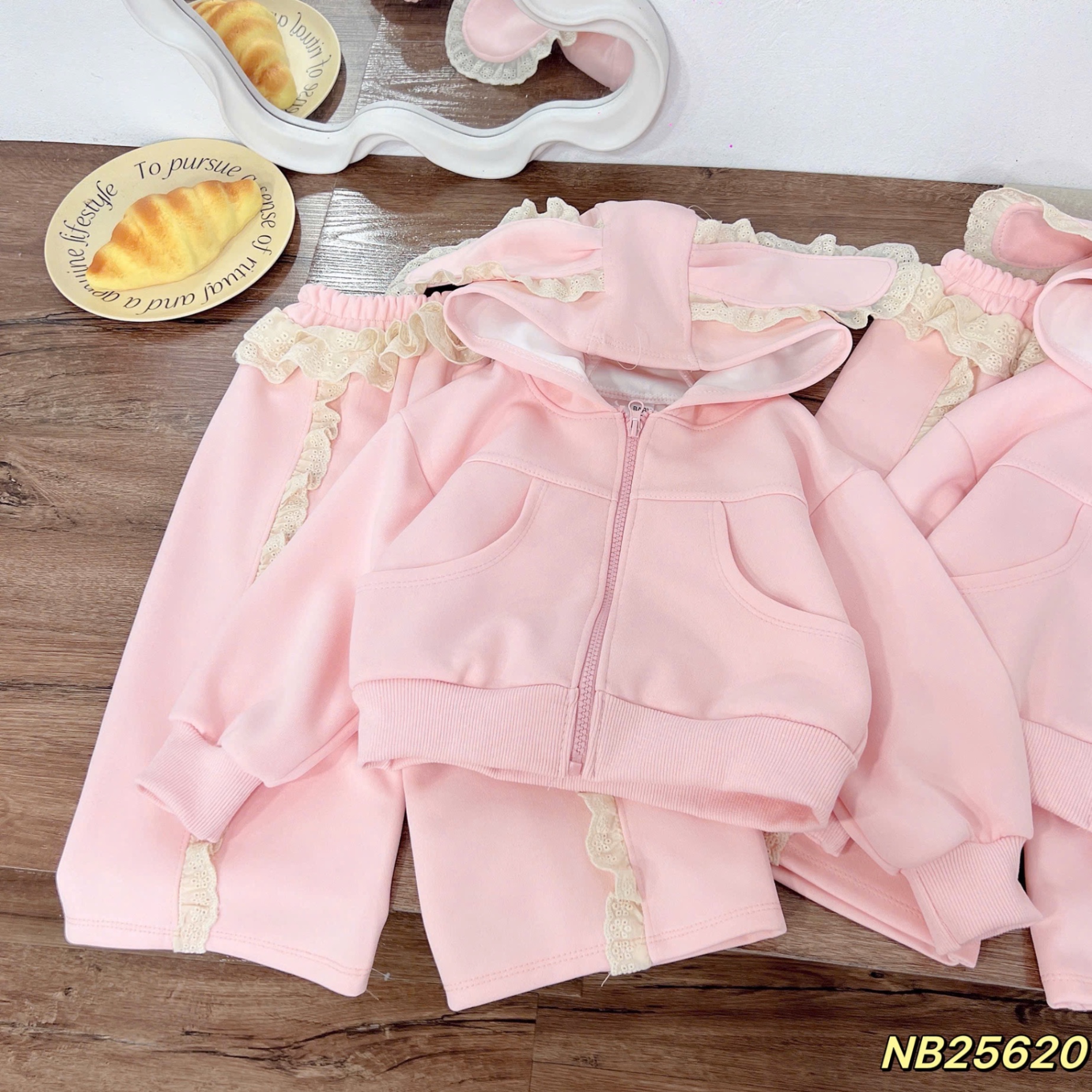 Sét nỉ hồng tai thỏ bé gái