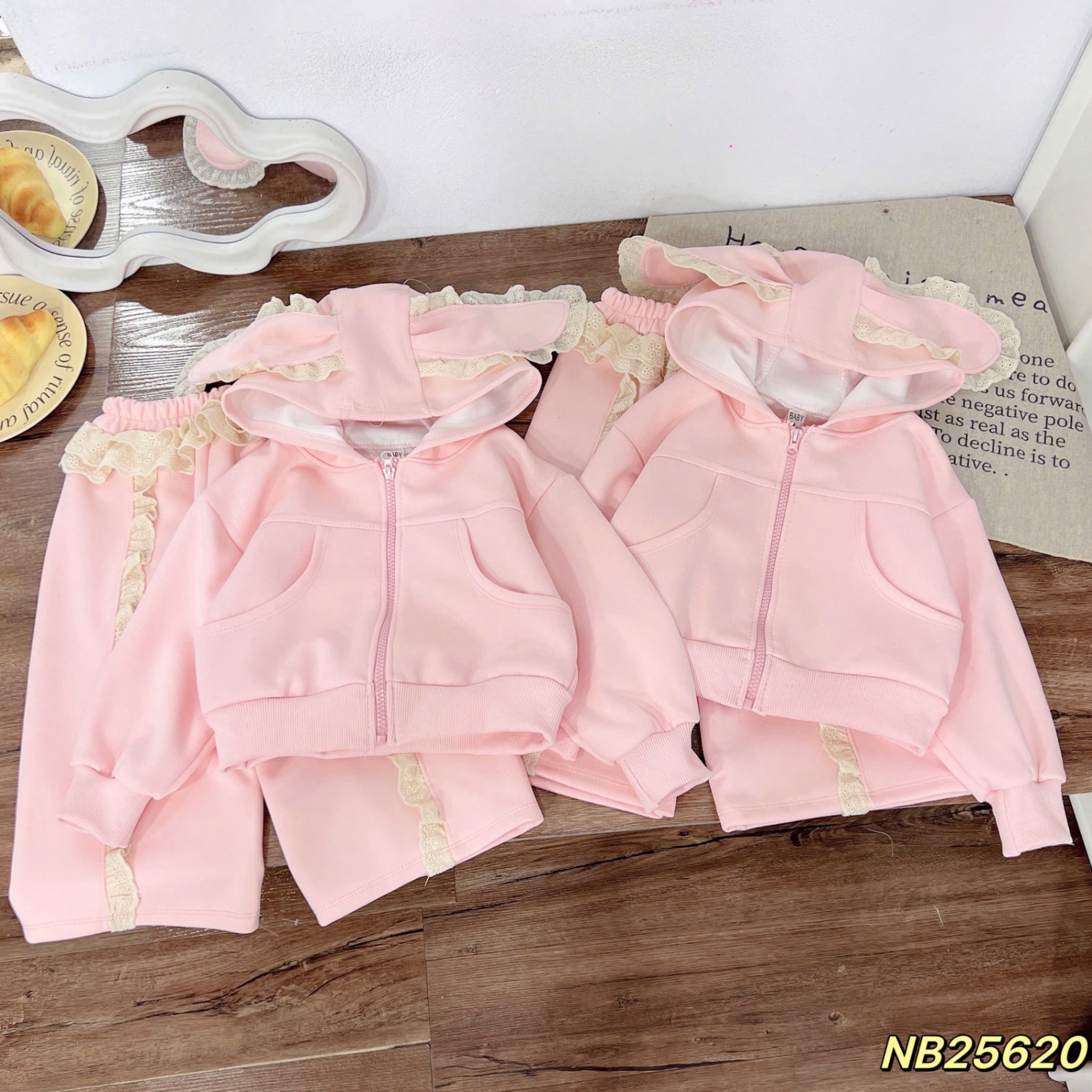 Sét nỉ hồng tai thỏ bé gái