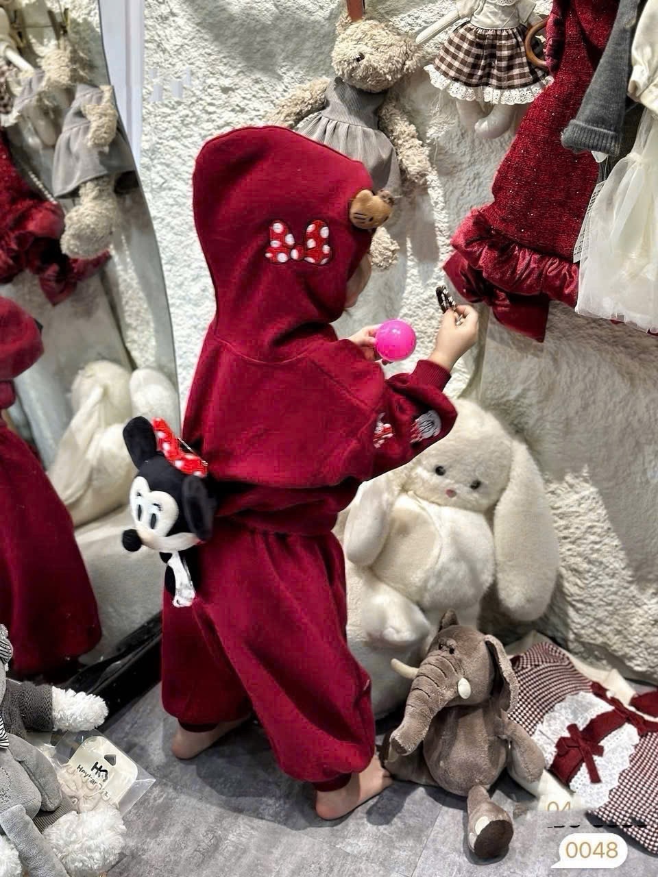 Sét nỉ đỏ hình thêu kèm micky cài rời cho bé