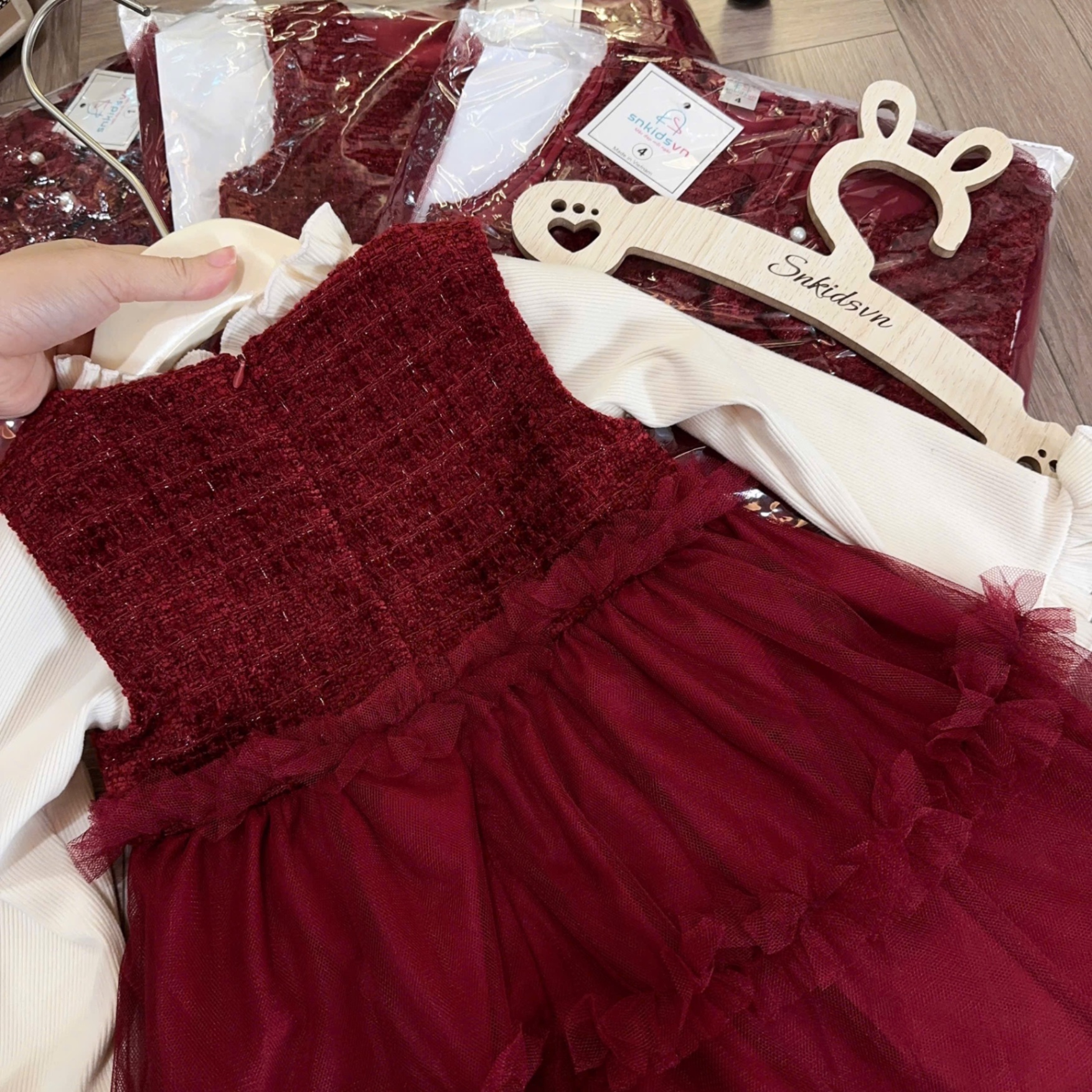 Sét váy dạ phối voan đỏ kèm áo bé gái