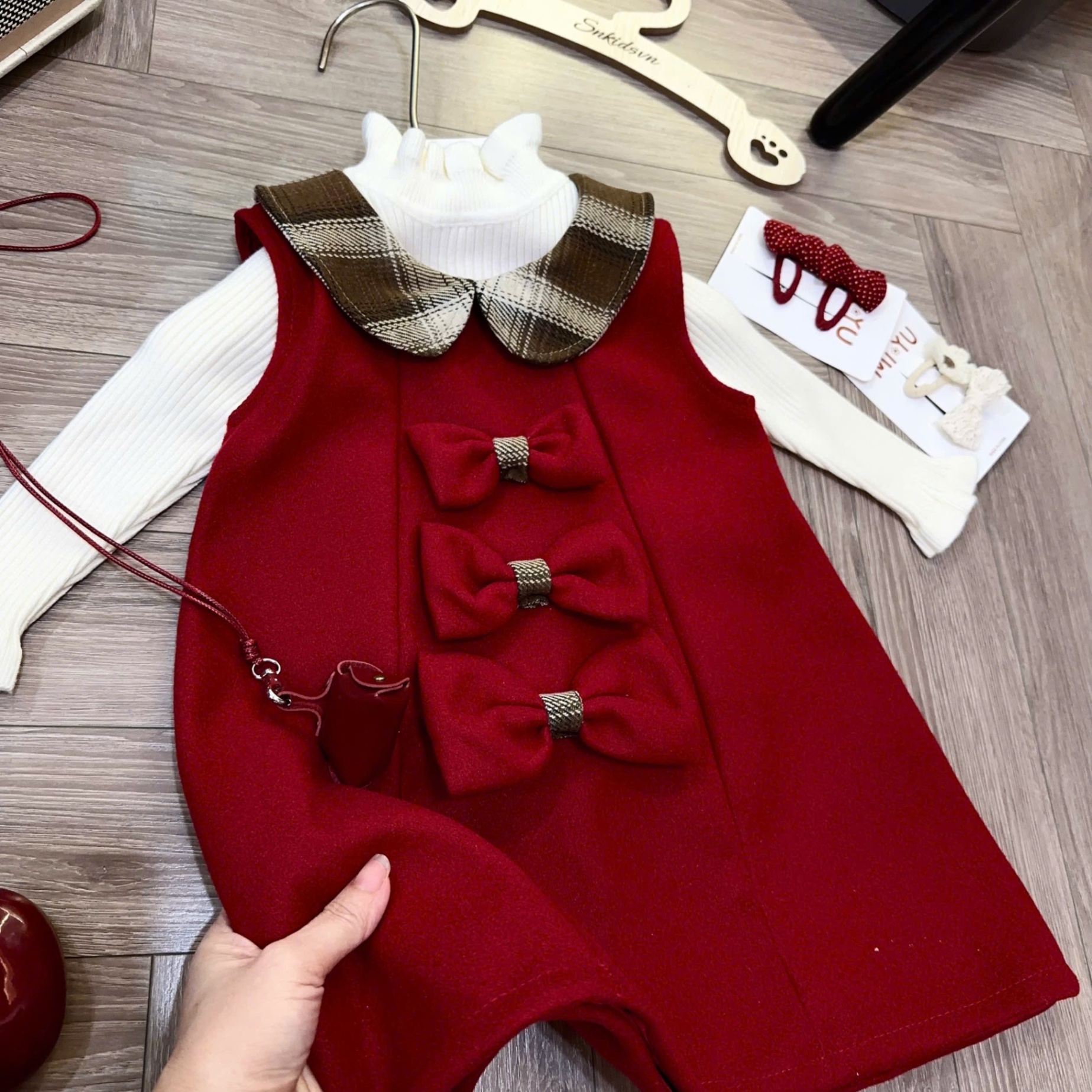 Váy dạ đỏ 3 nơ cổ tròn bé gái