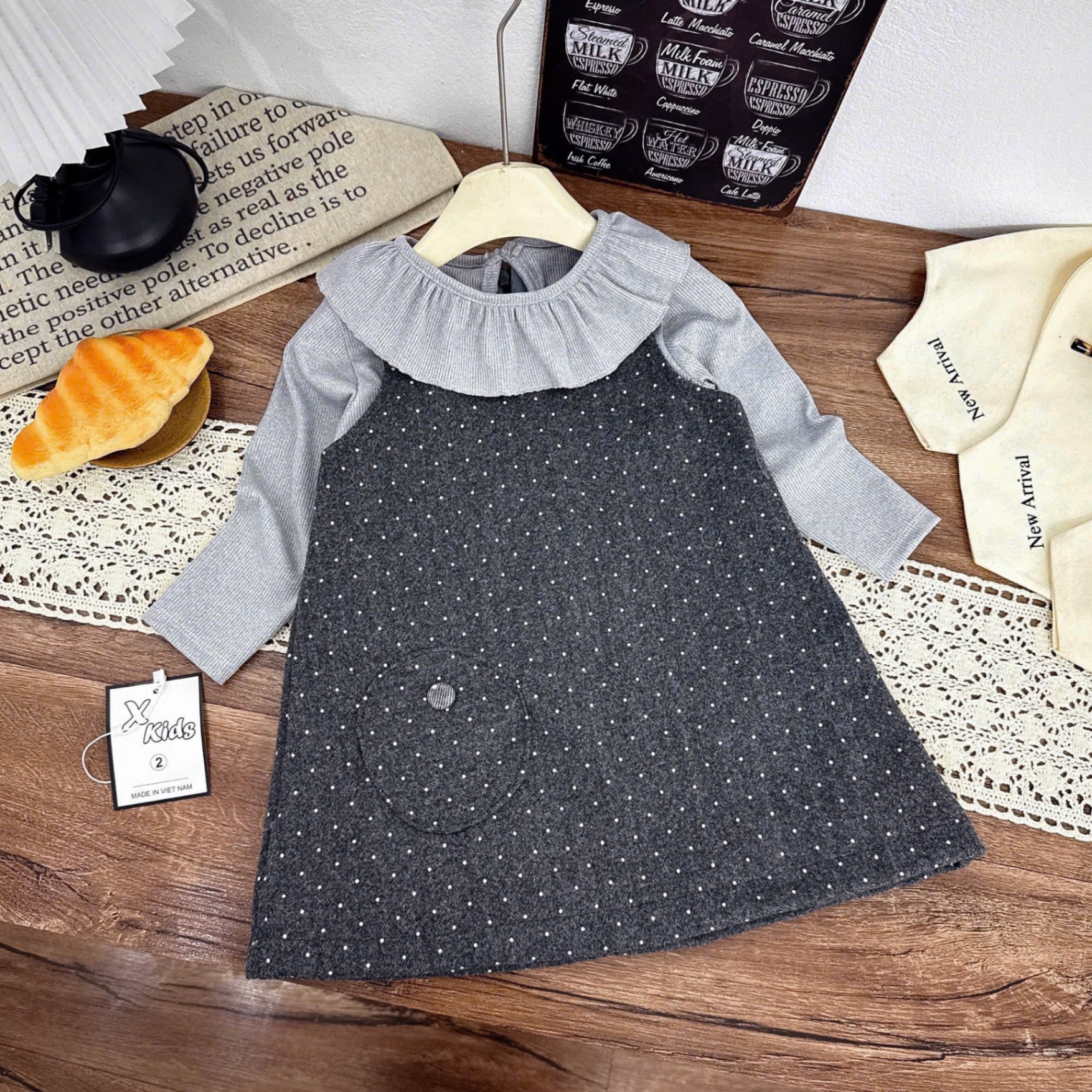 Váy dạ xám chấm bi kèm áo giữ nhiệt bé gái